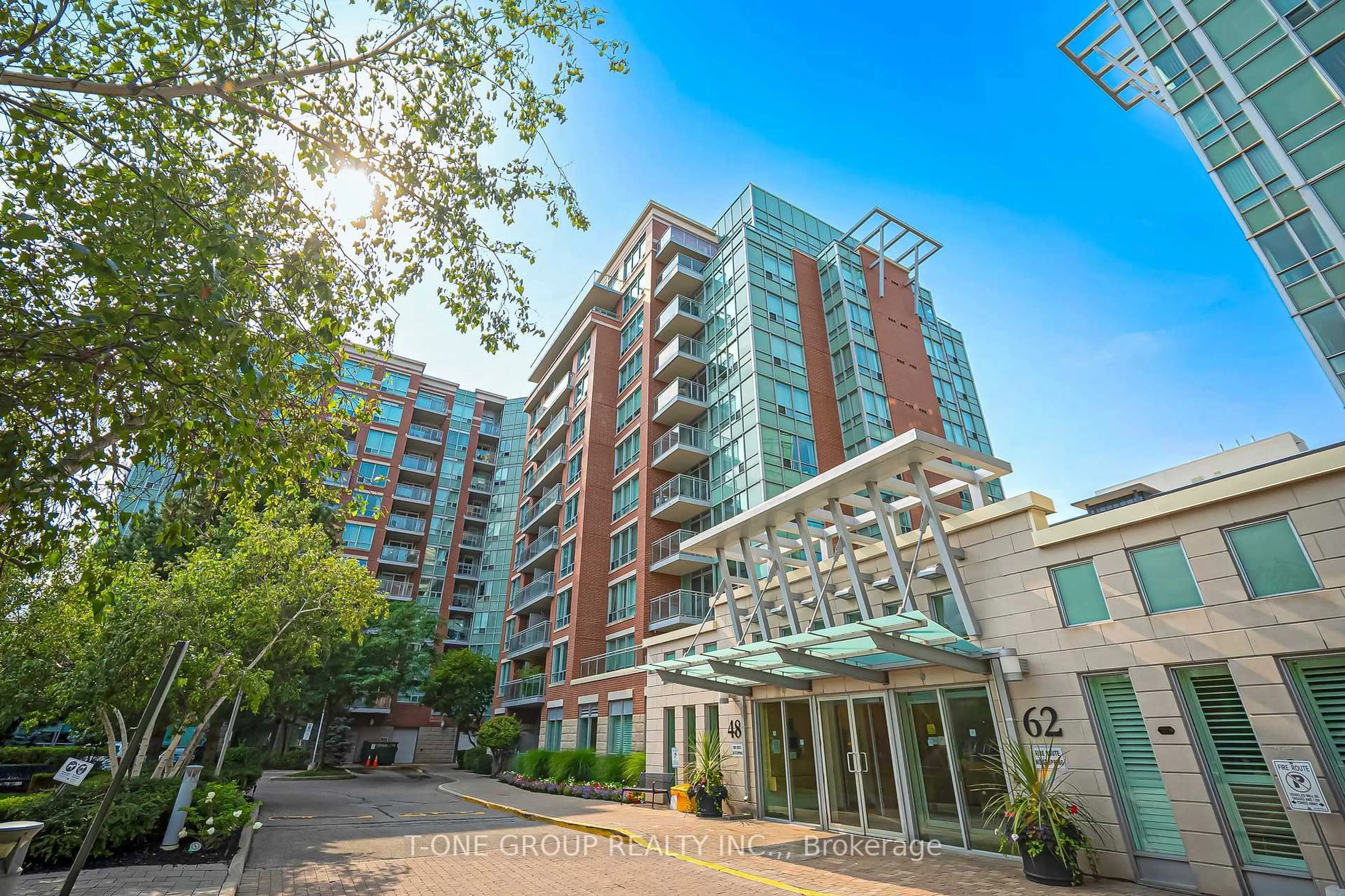 Indoor foyer for 48 Suncrest Blvd #720, Markham Ontario L3T 7Y5