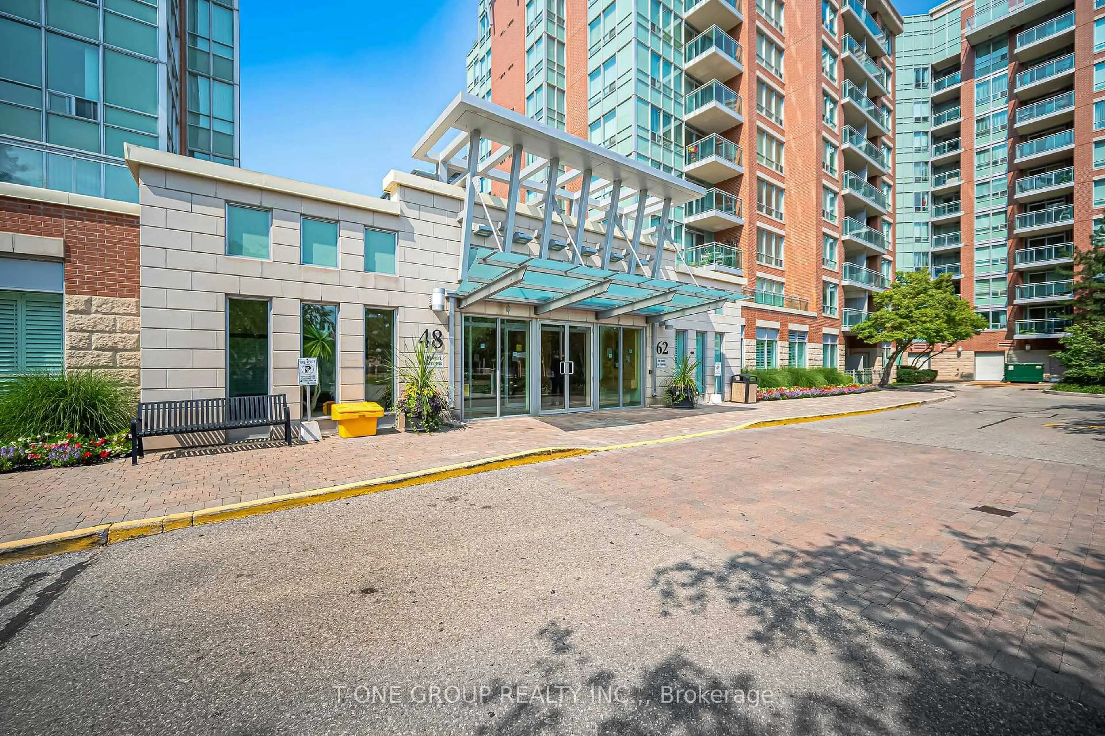 Indoor foyer for 48 Suncrest Blvd #720, Markham Ontario L3T 7Y5