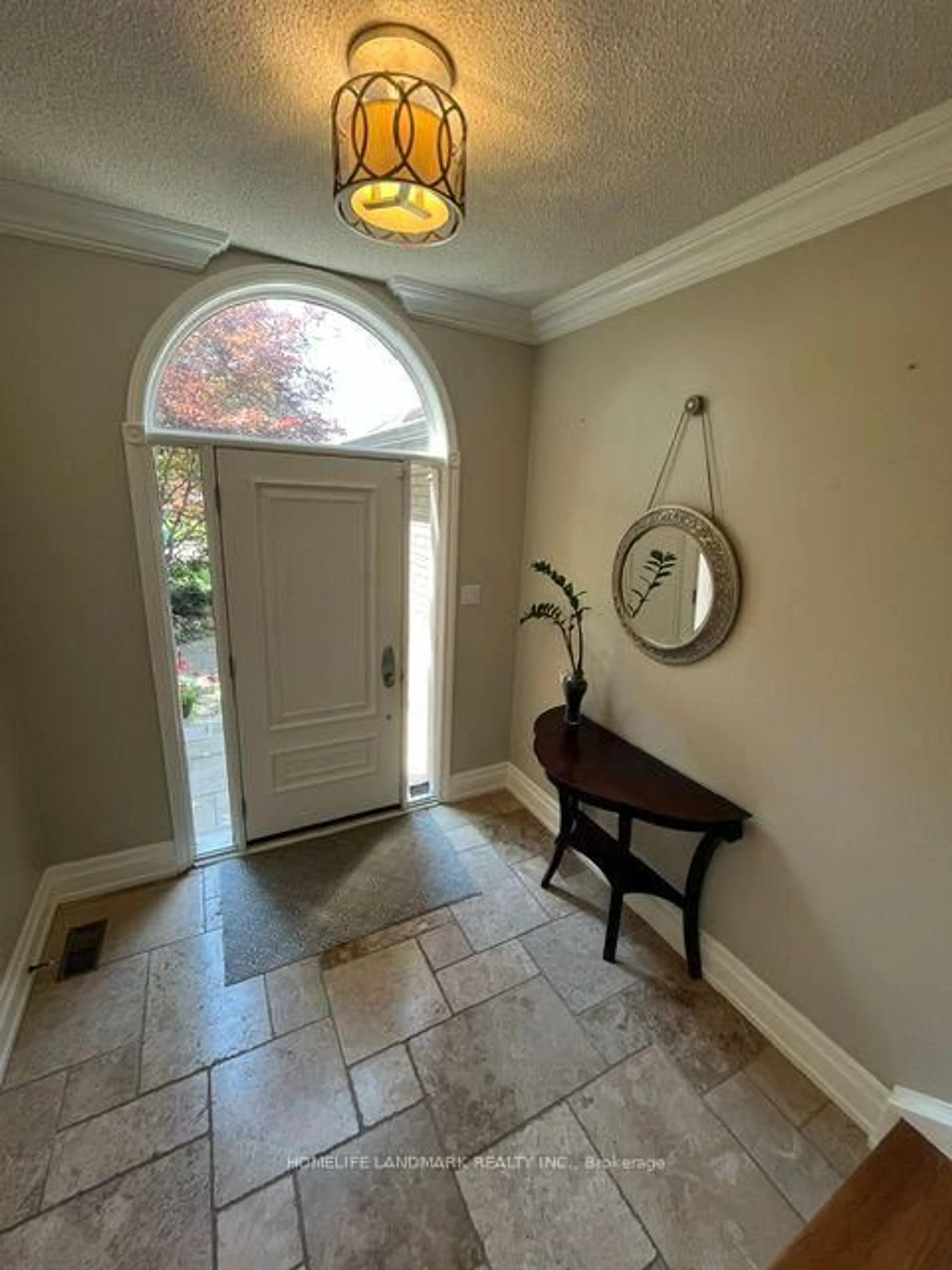 Indoor entryway for 1102 Secretariate Rd, Newmarket Ontario L3X 1M3