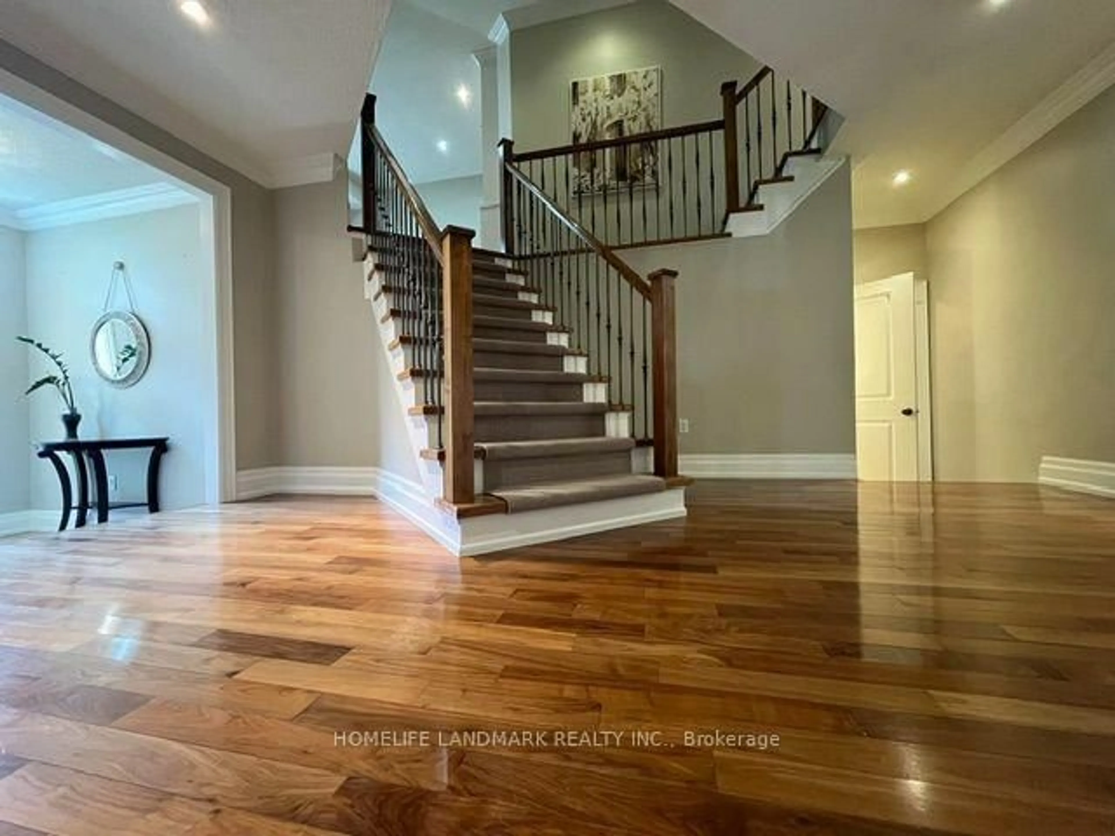 Indoor entryway for 1102 Secretariate Rd, Newmarket Ontario L3X 1M3