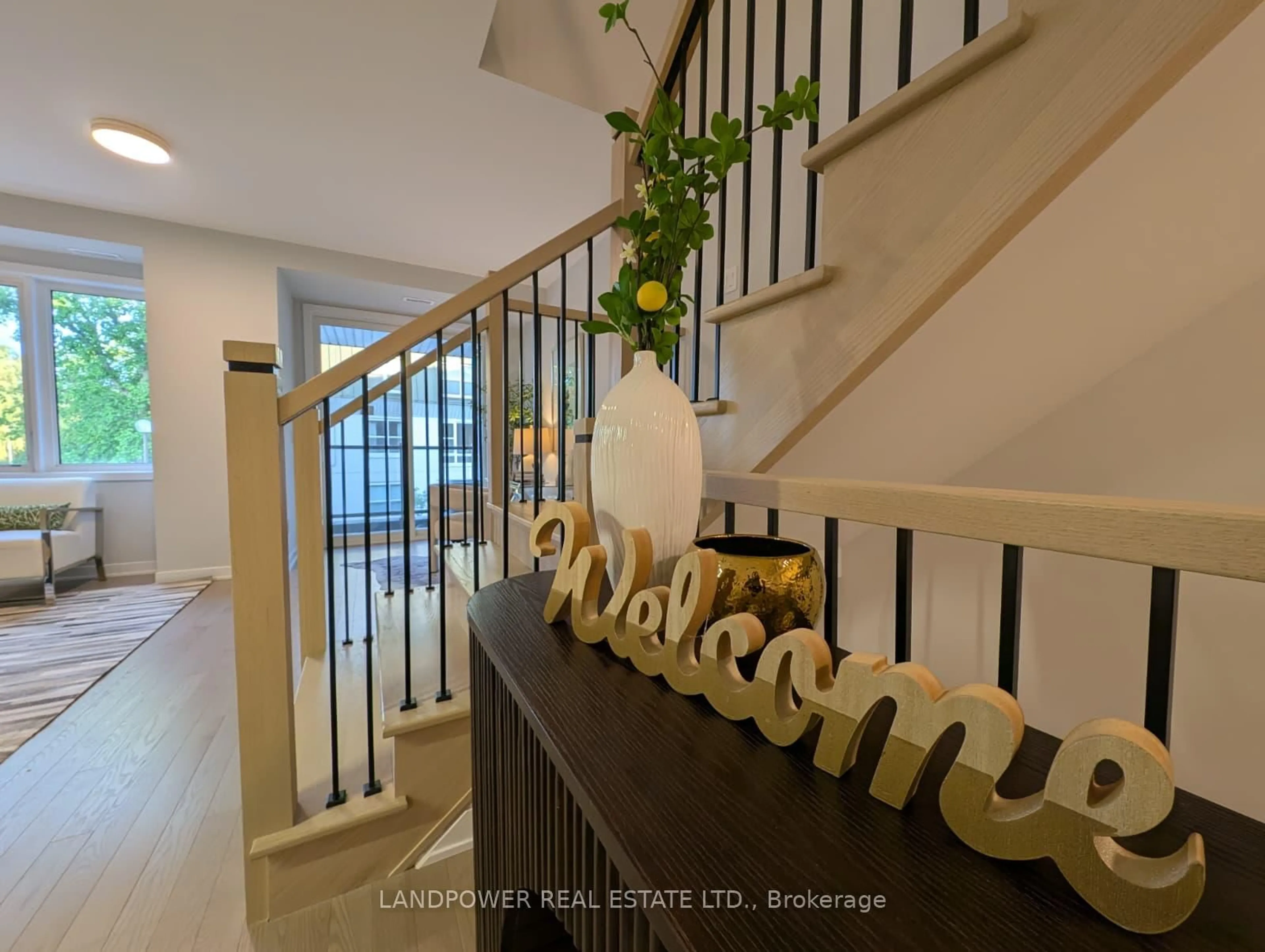 Indoor foyer for 101 Anna Russell Way, Markham Ontario L3R 3X3
