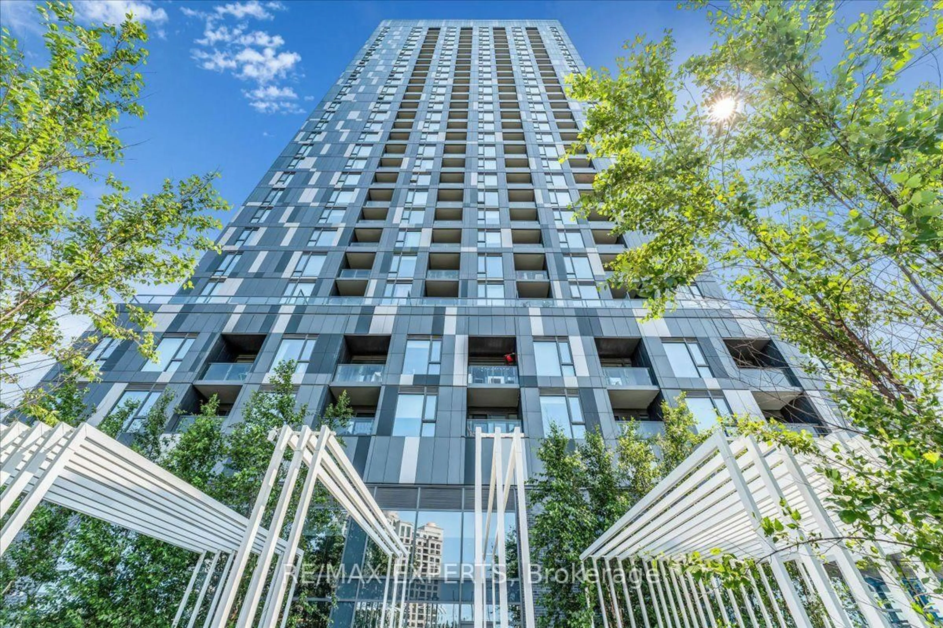 Indoor foyer for 498 Caldari Rd #828, Vaughan Ontario L4K 0R6