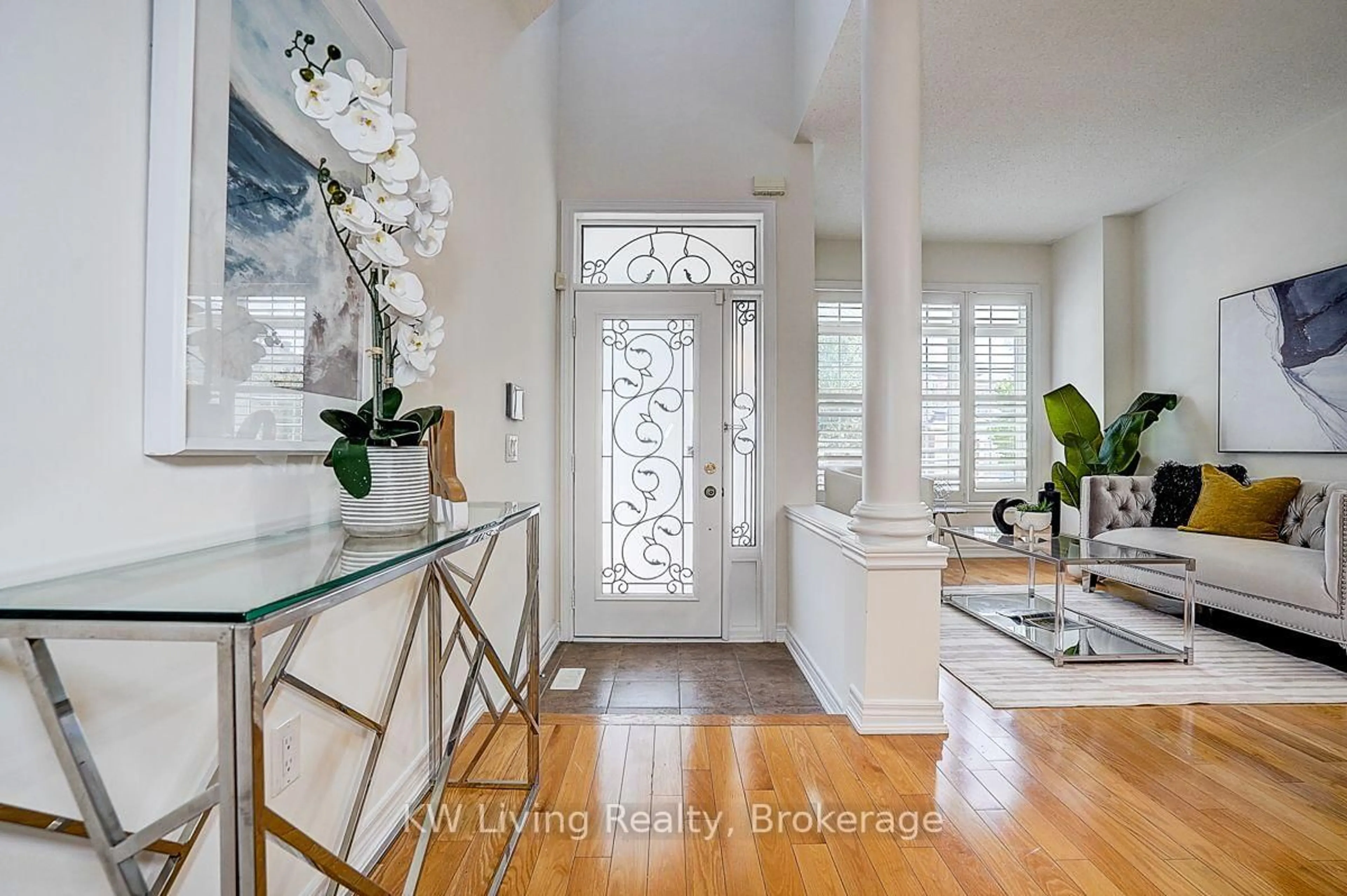 Indoor entryway for 16 Florelle Dr, Markham Ontario L6E 2H6