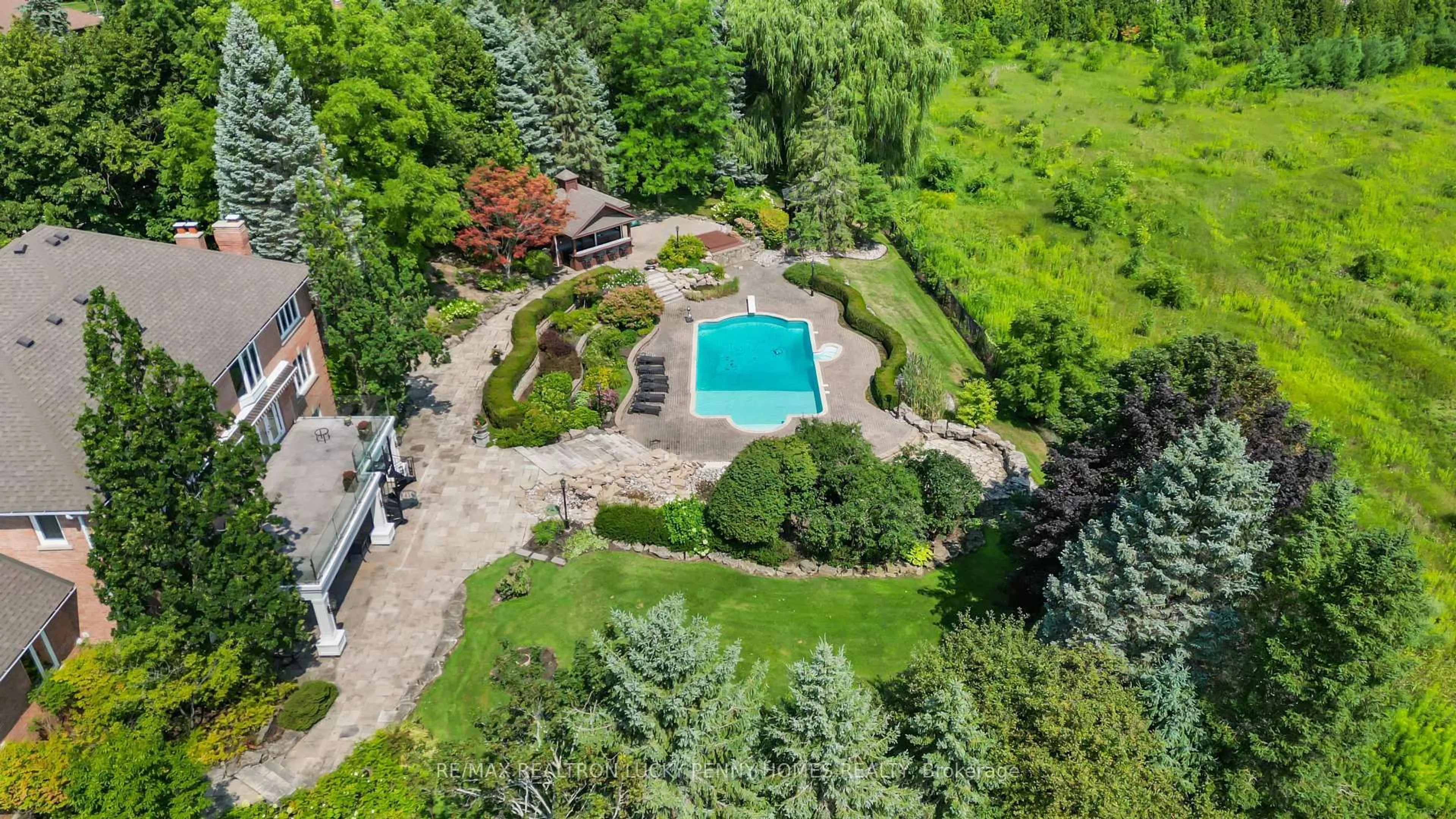 A pic from outside/outdoor area/front of a property/back of a property/a pic from drone, water/lake/river/ocean view for 27 Glenridge Dr, Markham Ontario L6C 1A2