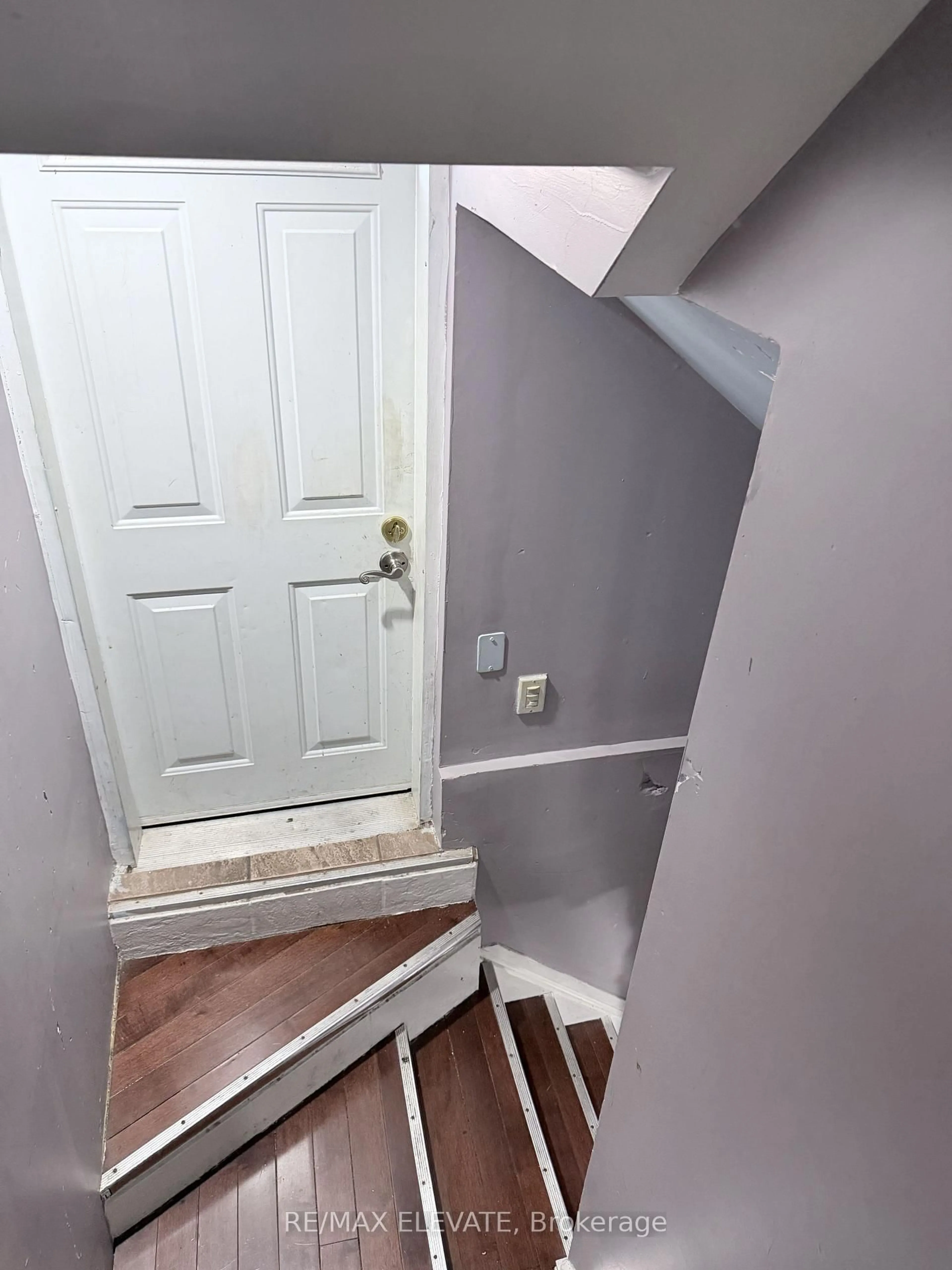 Stairs for 248 Woodhall Rd, Markham Ontario L3S 1N2