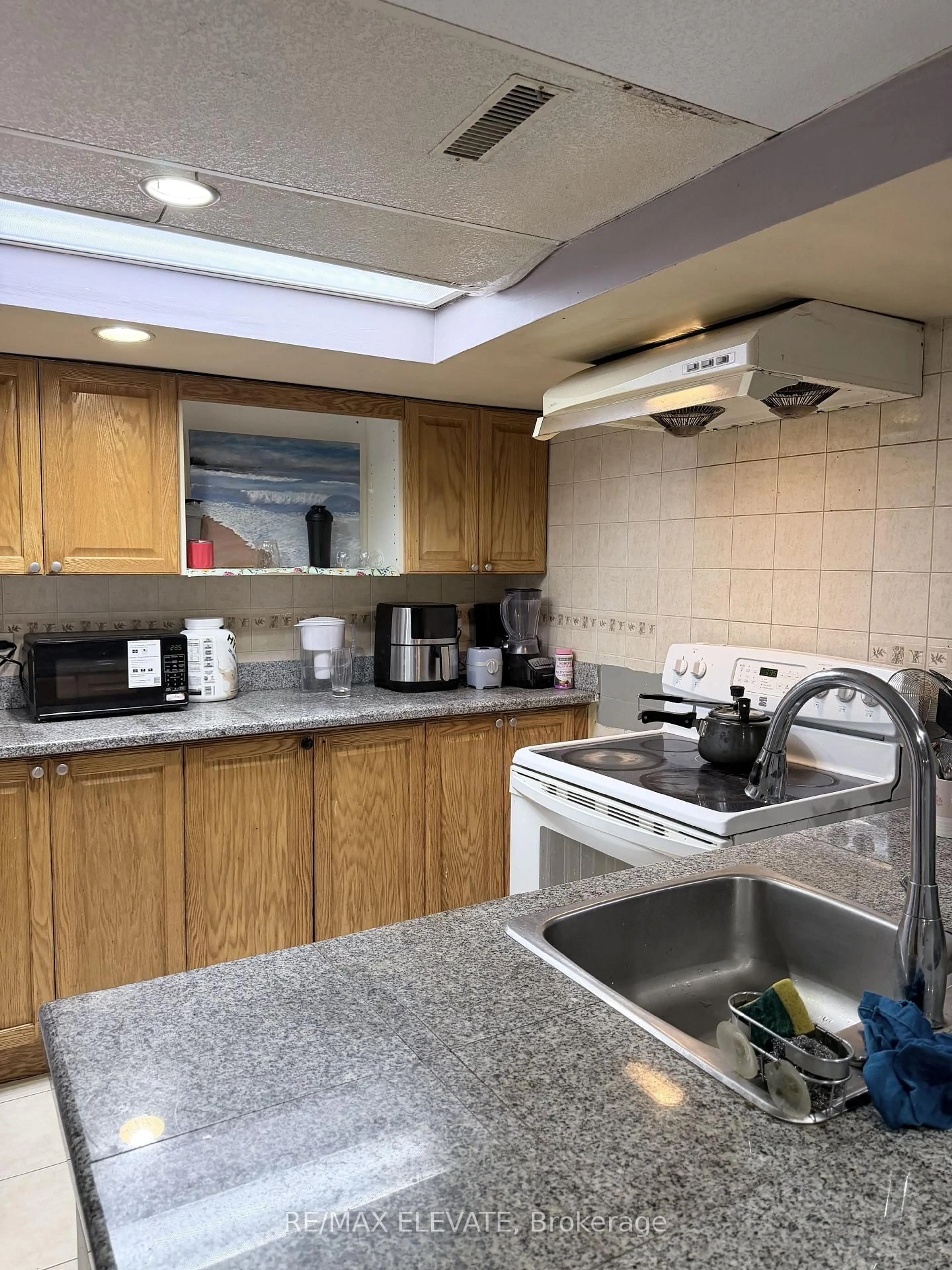 Standard kitchen, unknown for 248 Woodhall Rd, Markham Ontario L3S 1N2