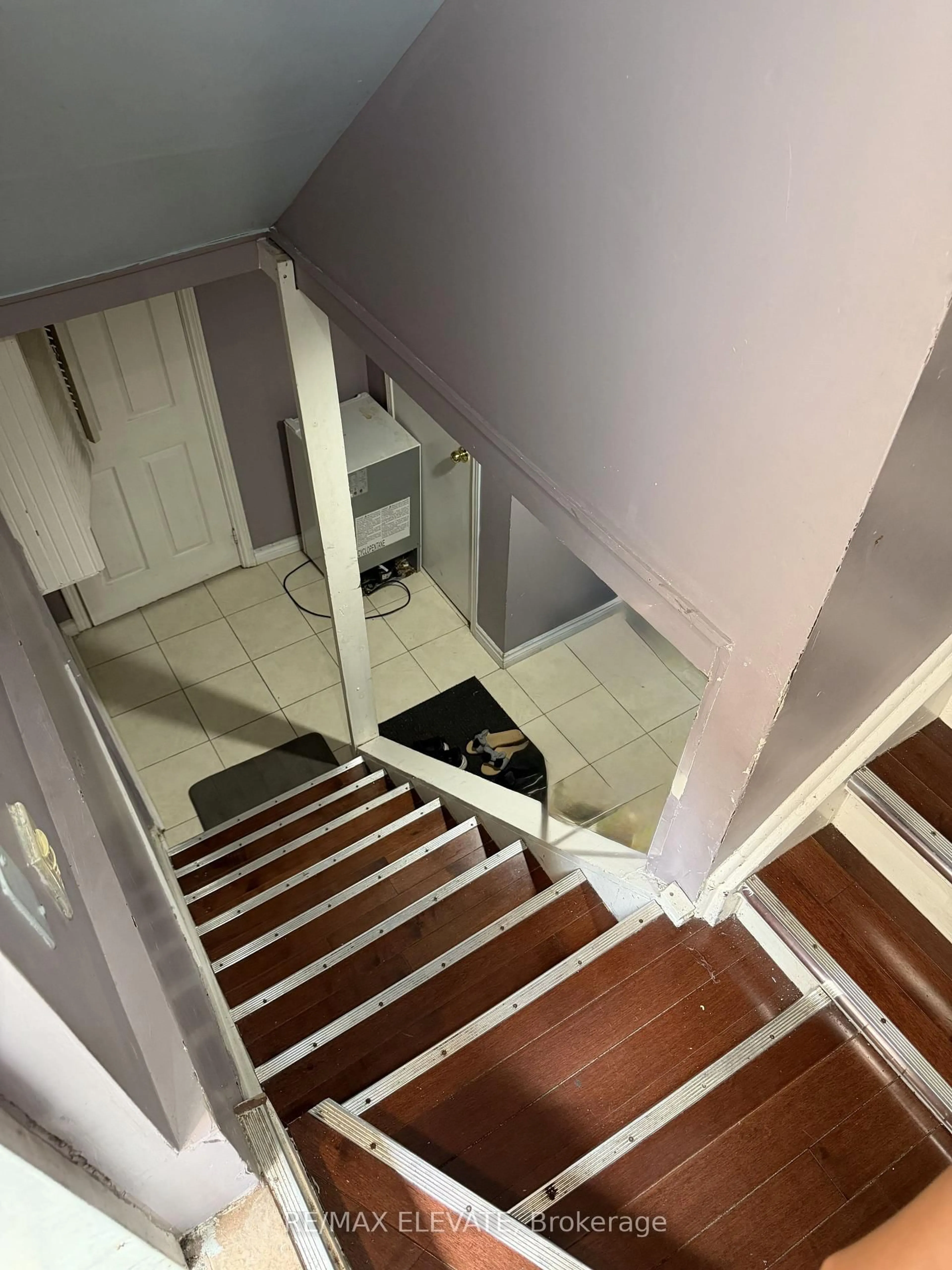 Stairs for 248 Woodhall Rd, Markham Ontario L3S 1N2