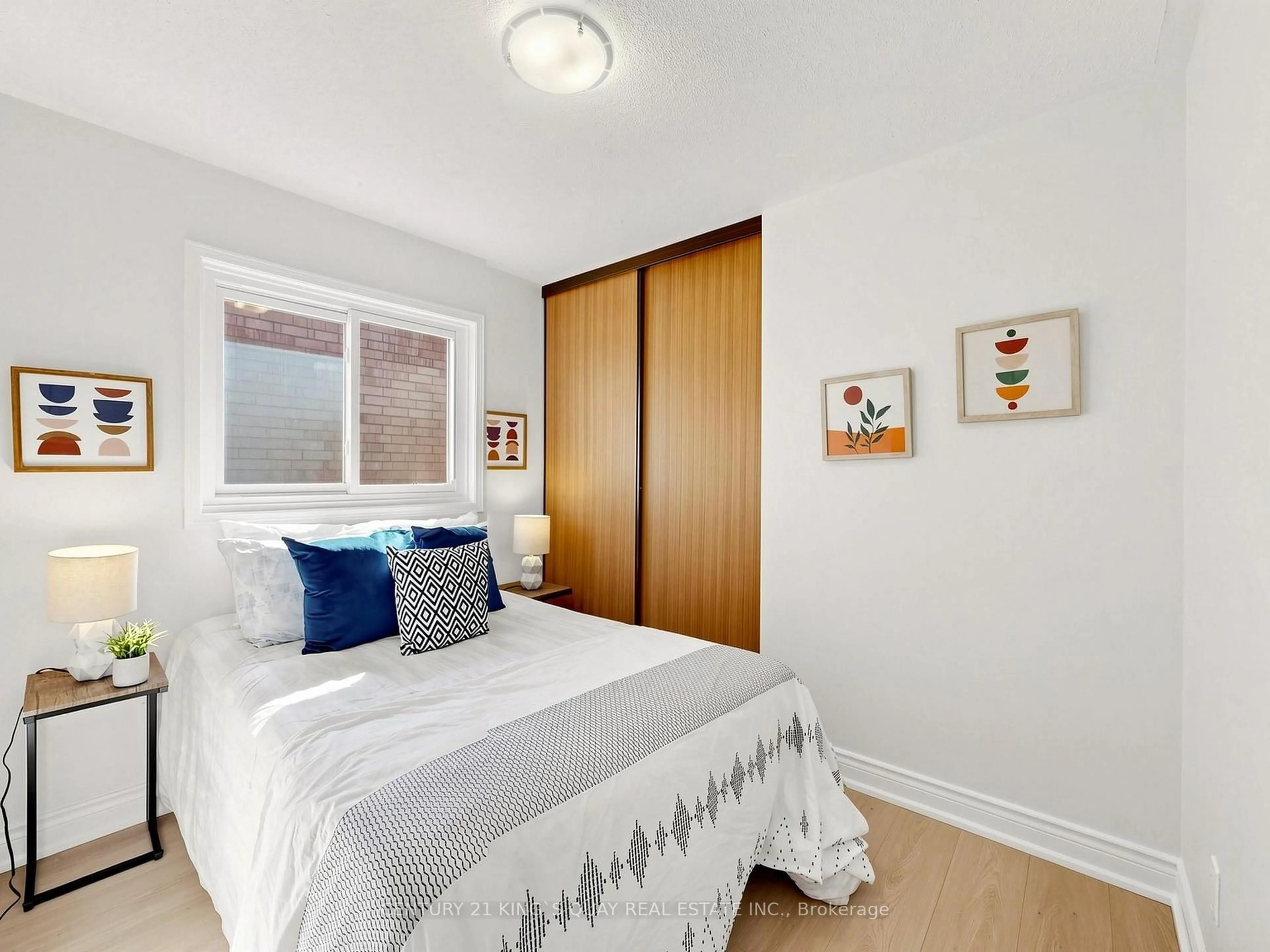 Bedroom with bed, wood/laminate floor for 72 Dunsmore Cres, Richmond Hill Ontario L4C 0C5