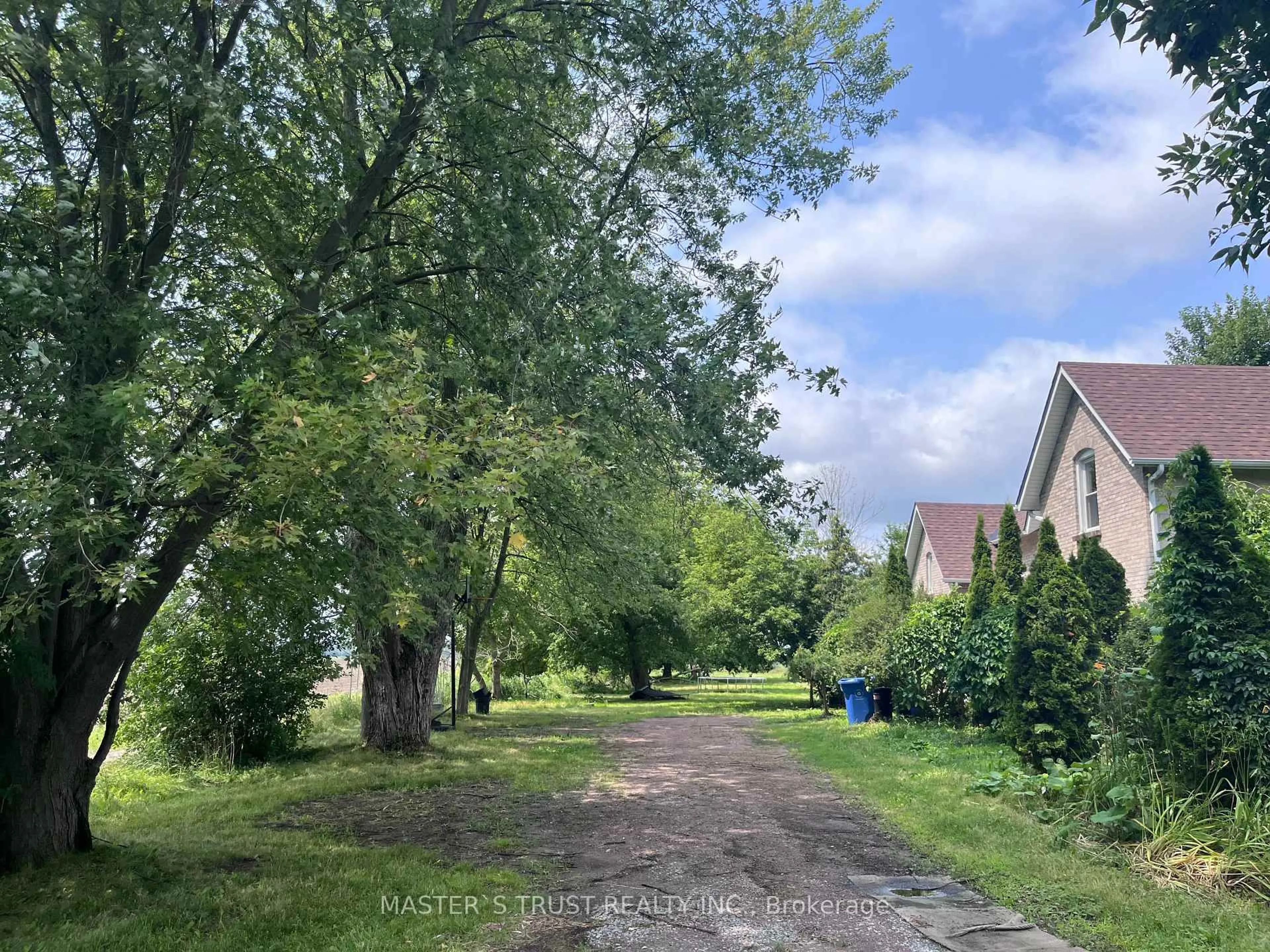 Unknown for 22156 Leslie St, East Gwillimbury Ontario L0G 1R0