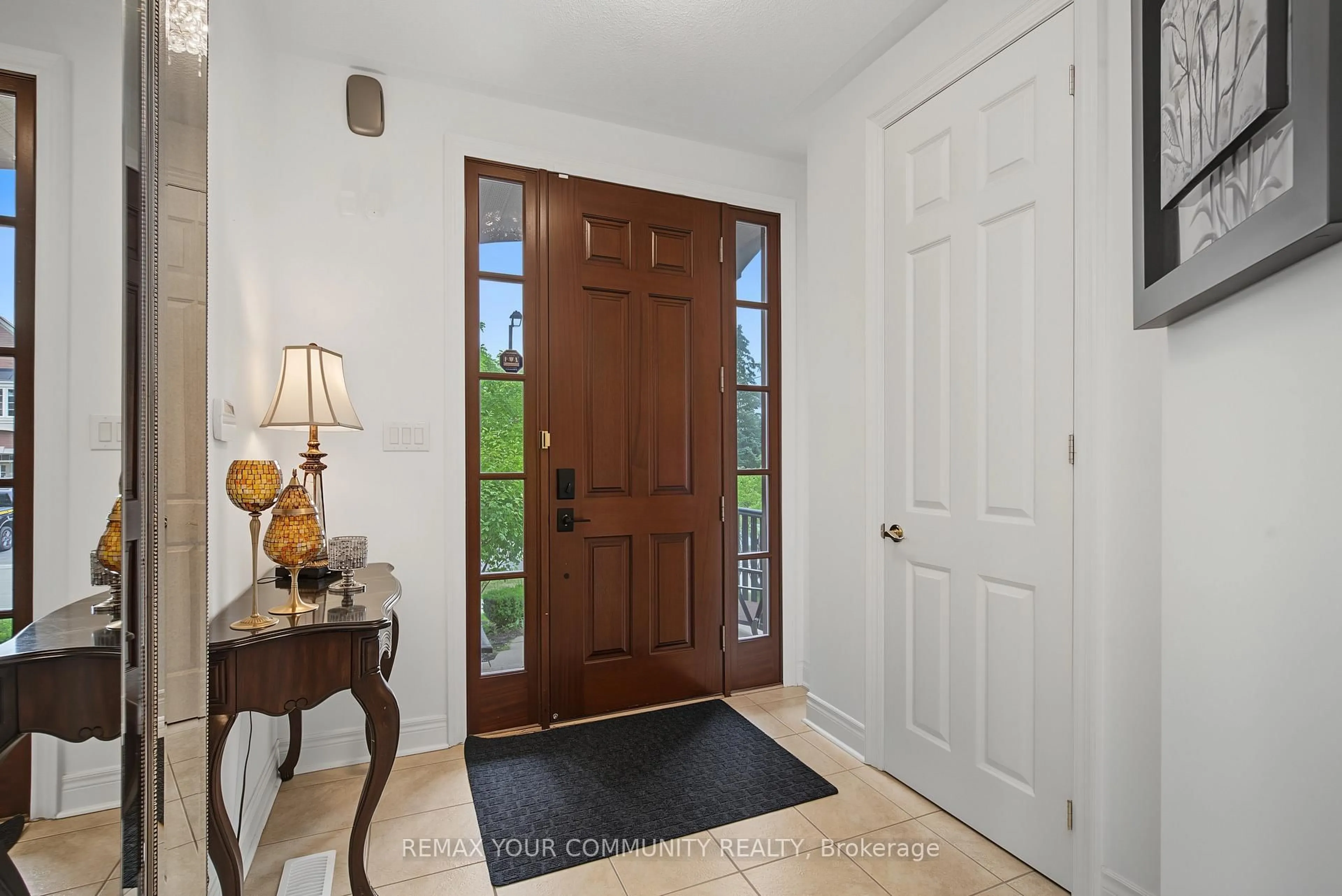 Indoor entryway for 8 Yemina Gate, Vaughan Ontario L6A 0G9