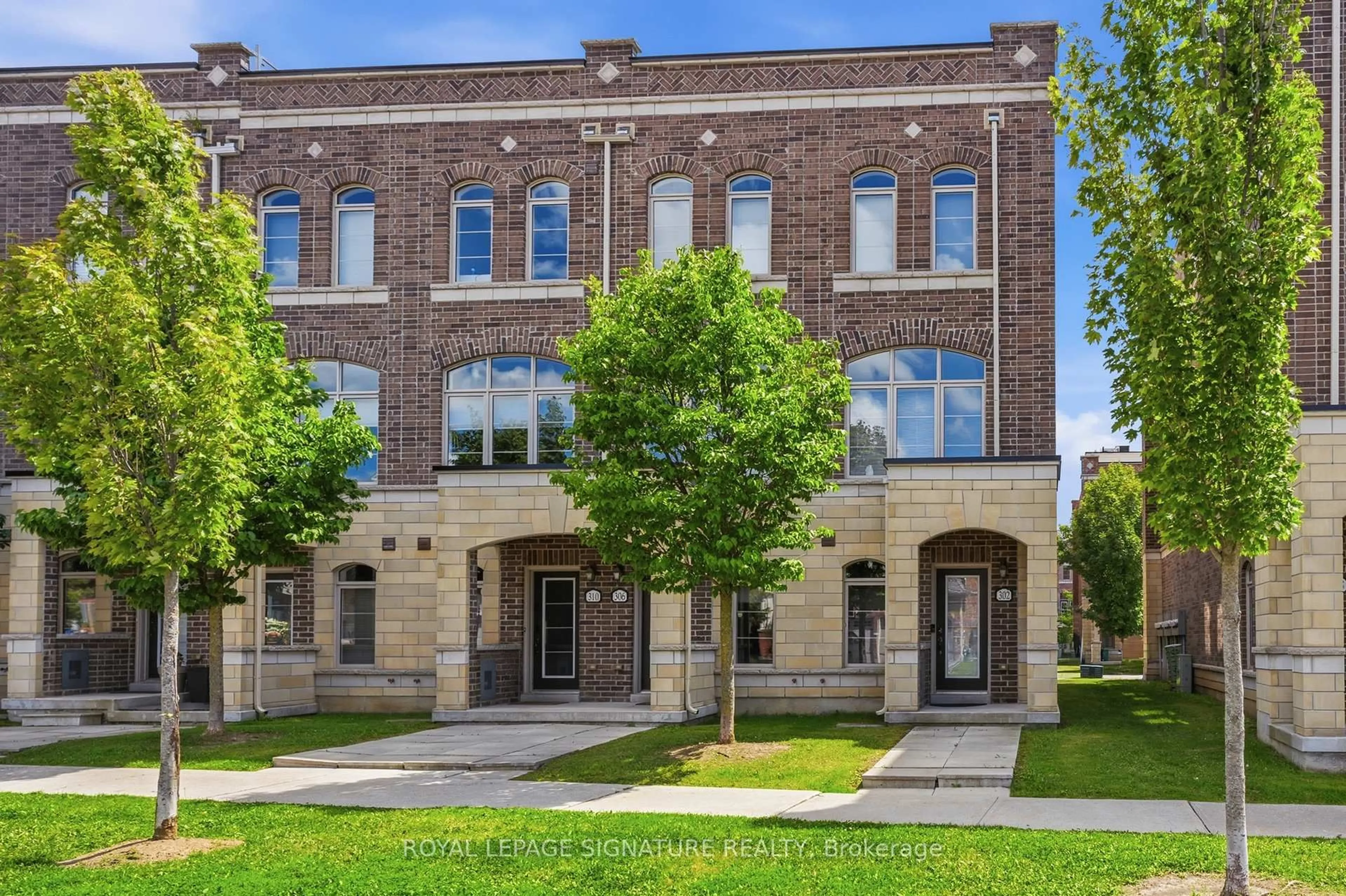 Home with brick exterior material, building for 306 John Davis Gate, Whitchurch-Stouffville Ontario L4A 1X1