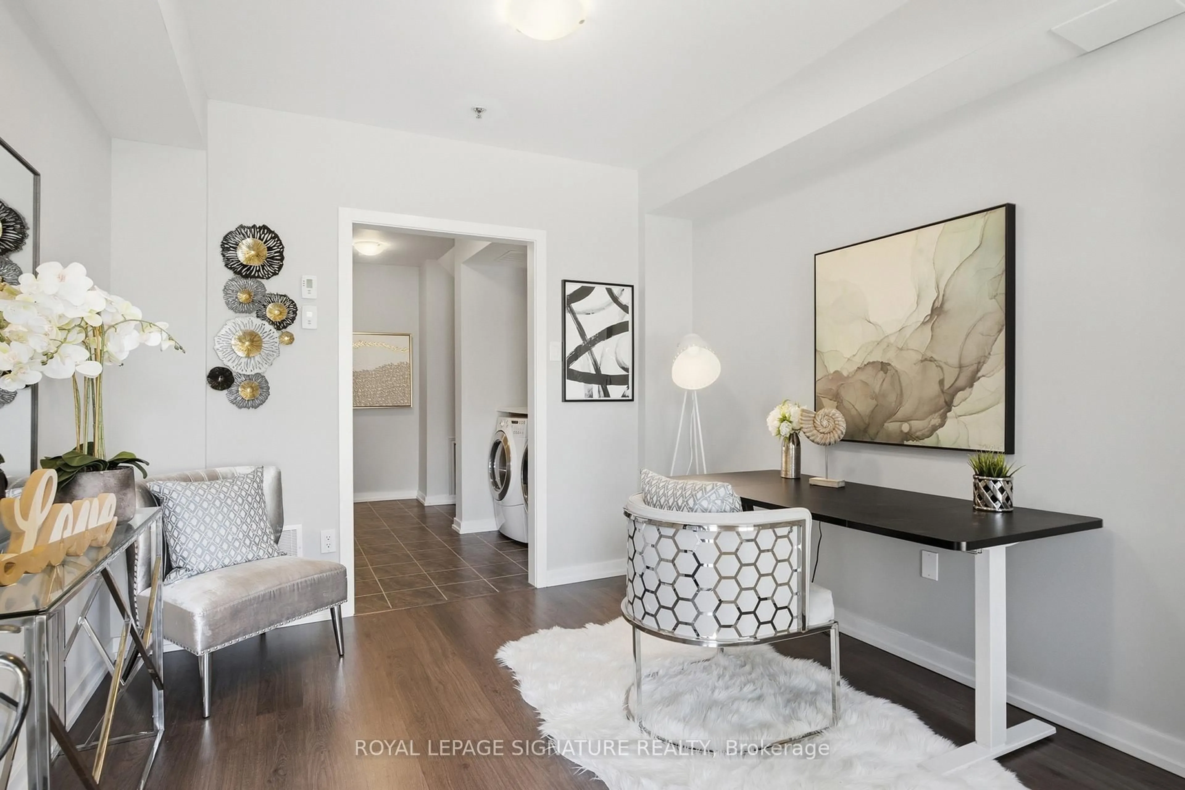 Indoor entryway for 306 John Davis Gate, Whitchurch-Stouffville Ontario L4A 1X1