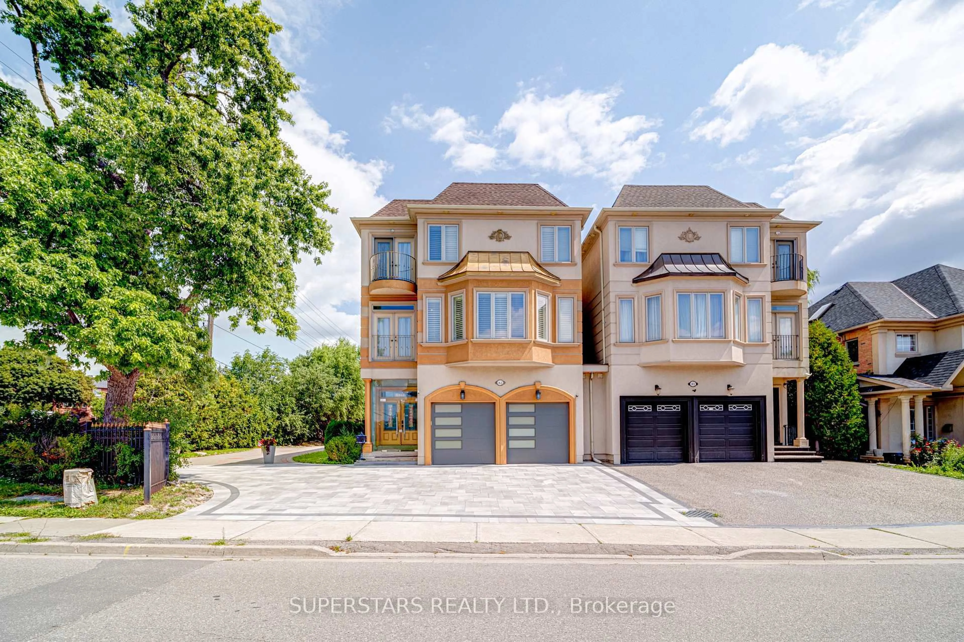 A pic from outside/outdoor area/front of a property/back of a property/a pic from drone, unknown for 83 Elm Ave, Richmond Hill Ontario L4C 6K8