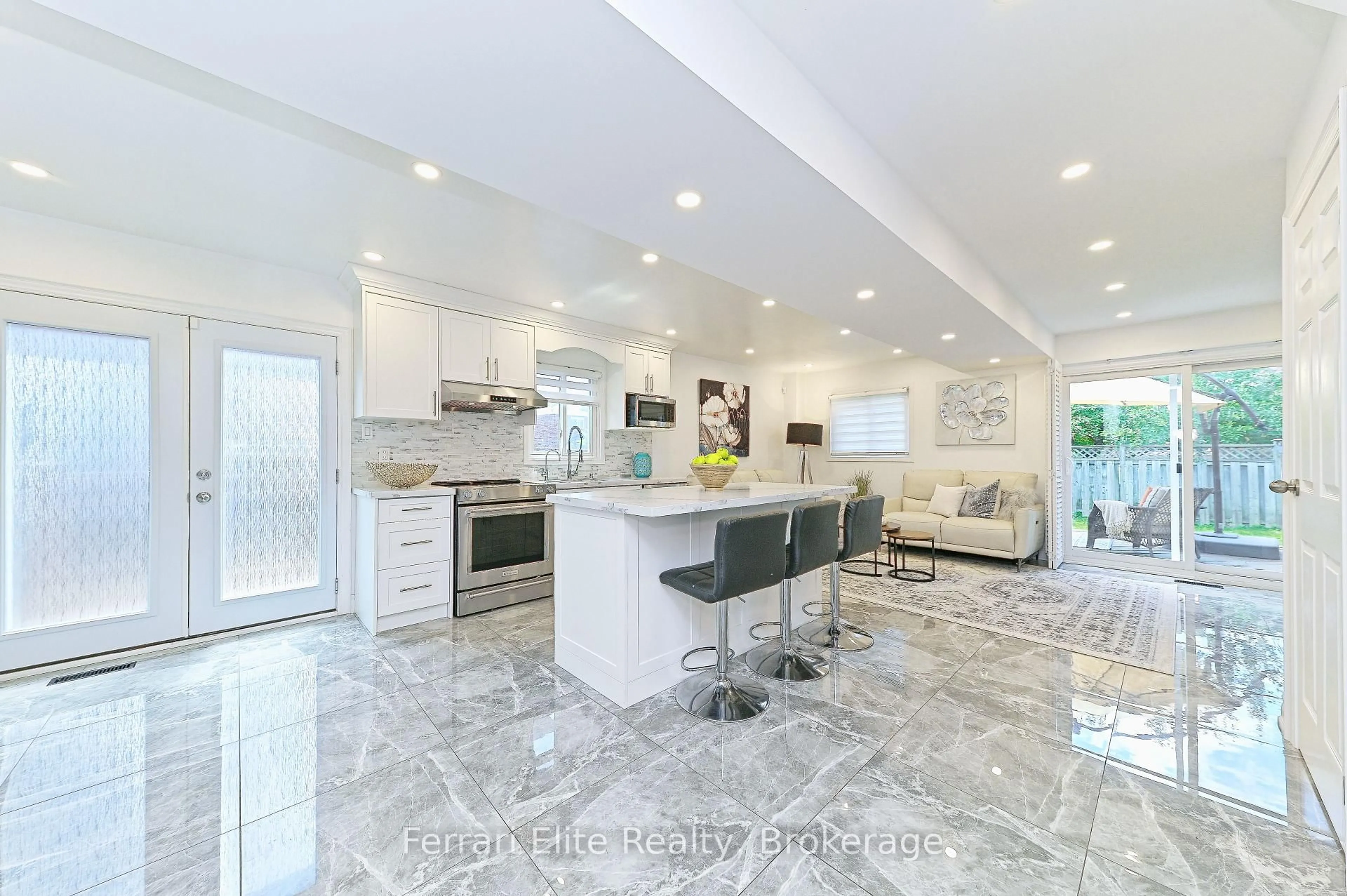 Open concept kitchen, ceramic/tile floor for 53 Belvedere Cres, Richmond Hill Ontario L4C 8V4