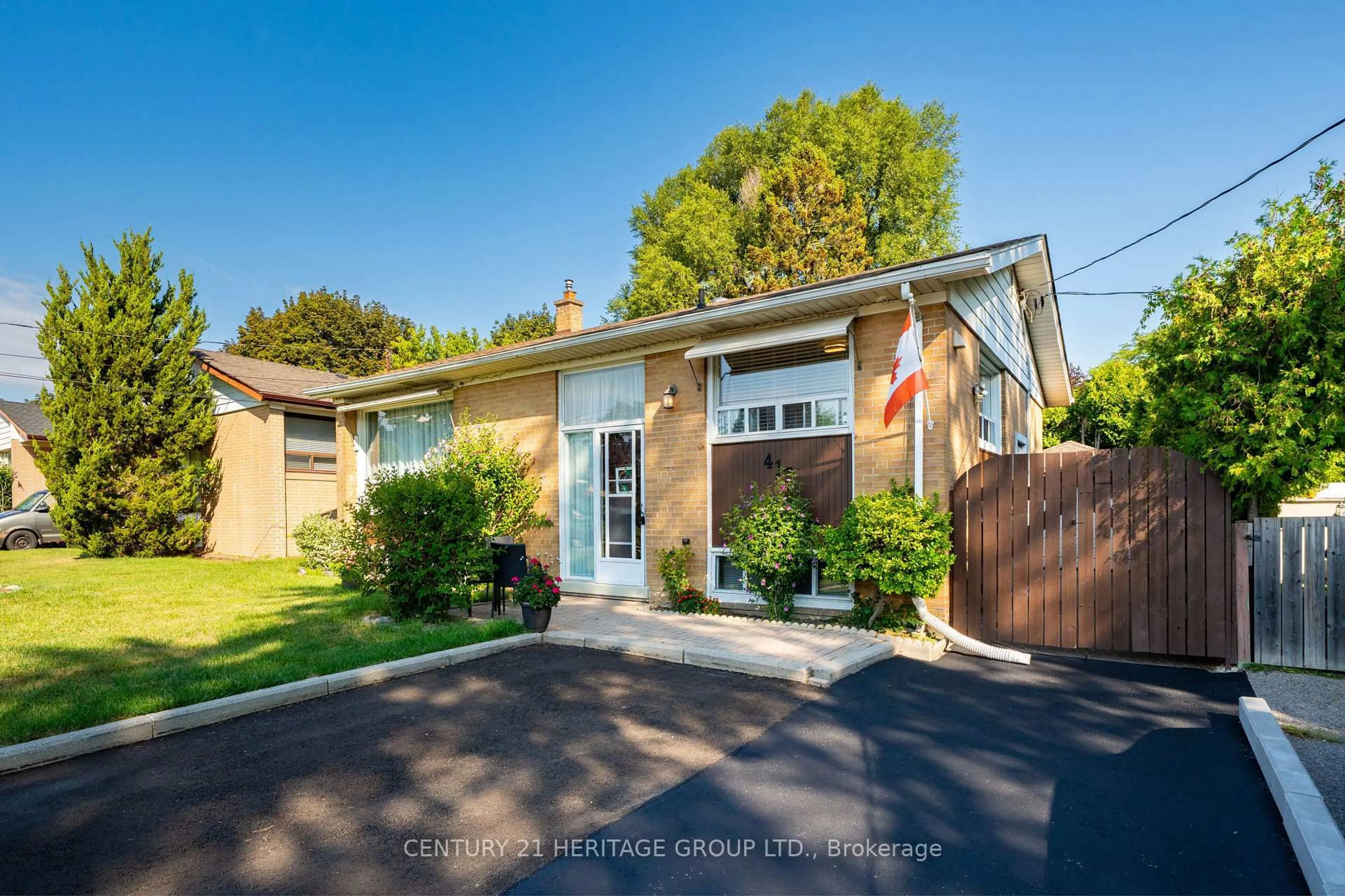 Home with brick exterior material, street for 417 Paliser Cres, Richmond Hill Ontario L4C 1S2