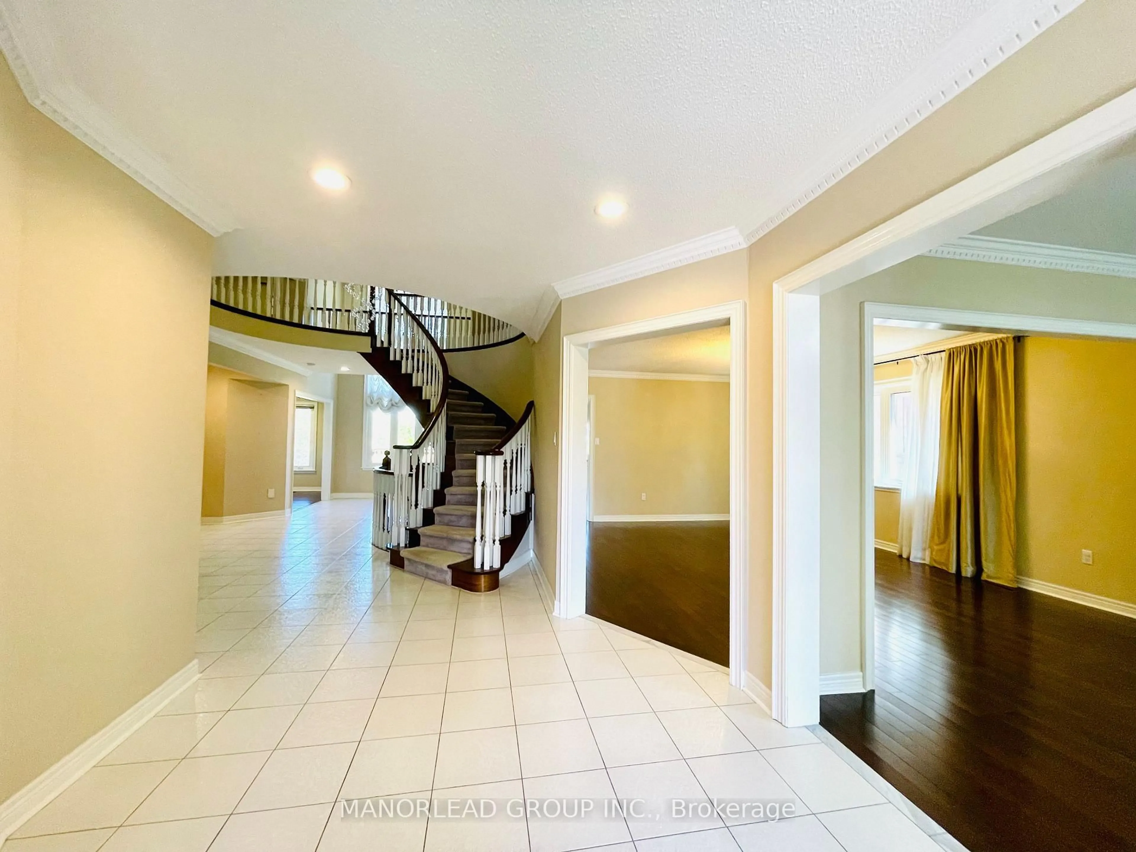 Indoor foyer for 16 Headford Ave, Richmond Hill Ontario L4B 3V7