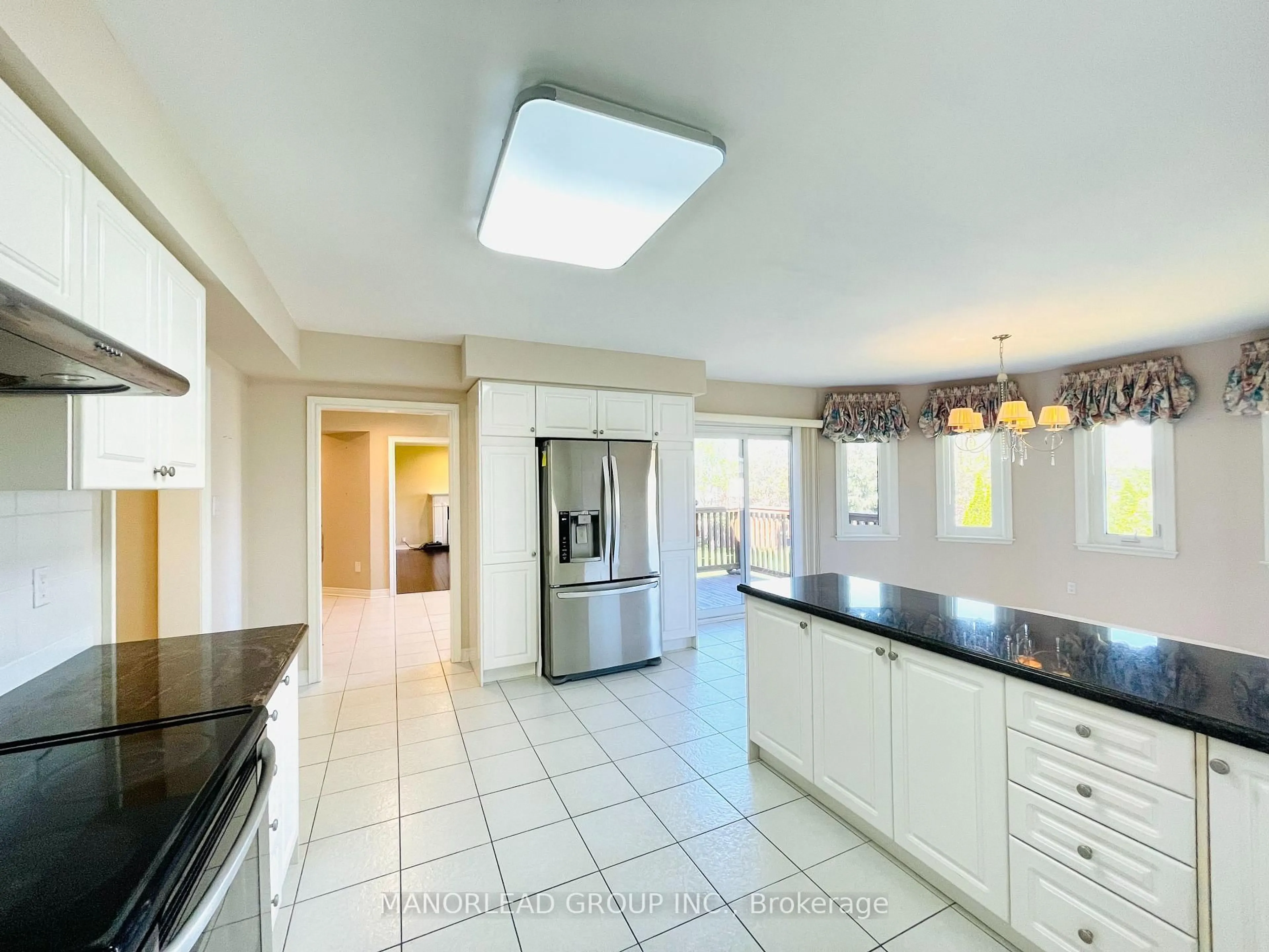 Open concept kitchen, ceramic/tile floor for 16 Headford Ave, Richmond Hill Ontario L4B 3V7