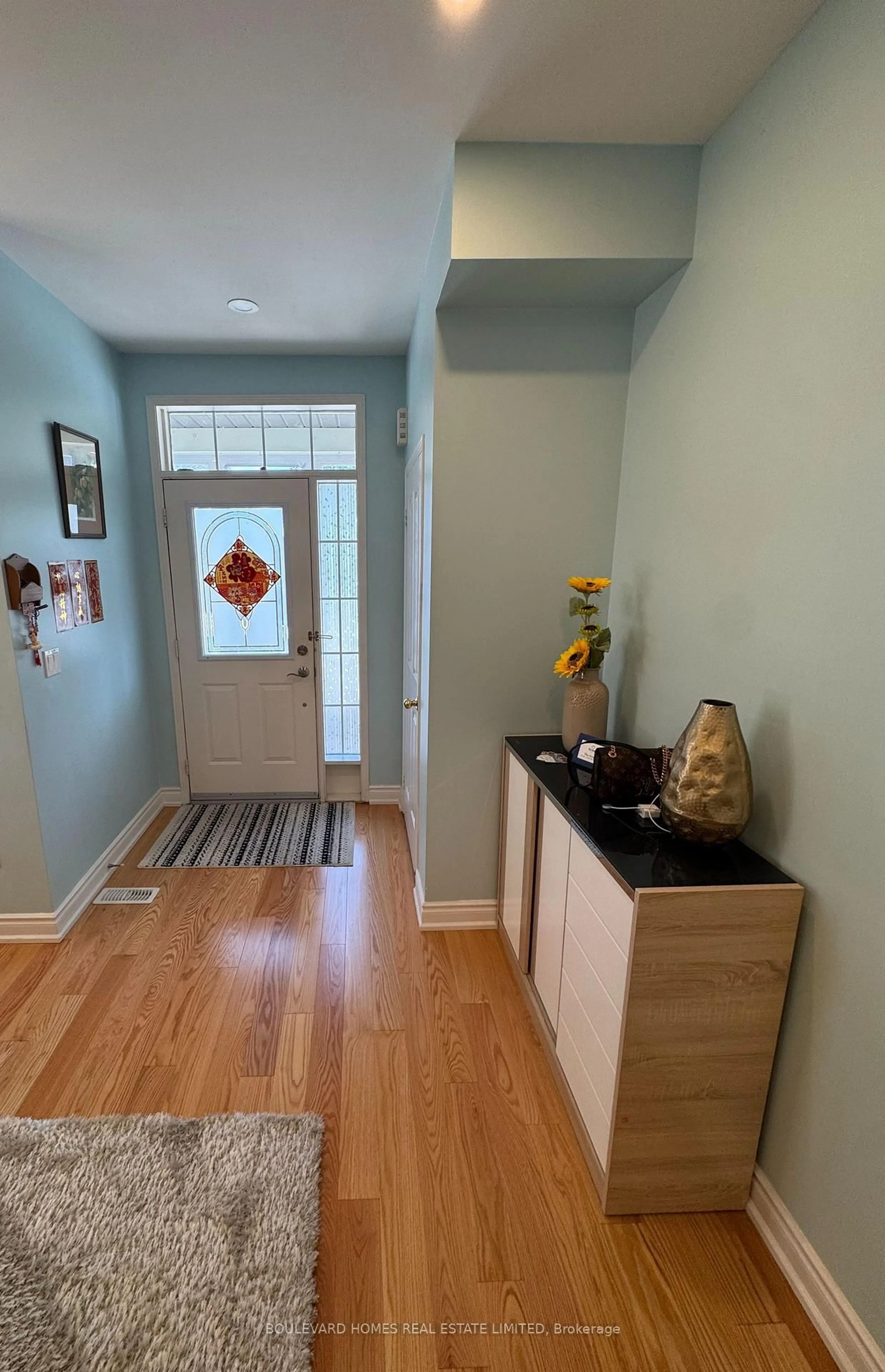 Indoor entryway for 20 Russell Hill Rd, Markham Ontario L6C 2L8