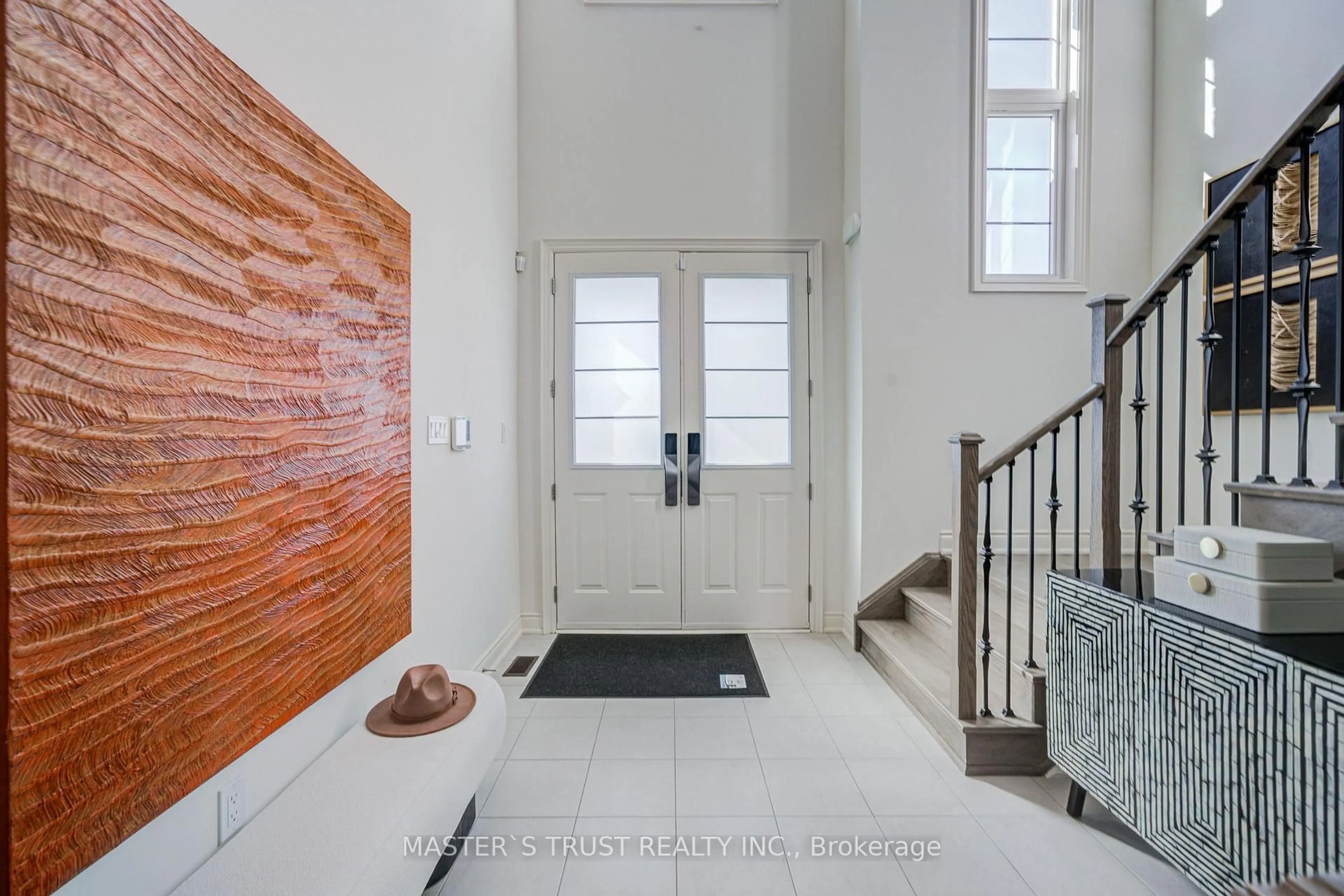 Indoor entryway for 155 Prairie Rose Dr, Richmond Hill Ontario L4S 1L9