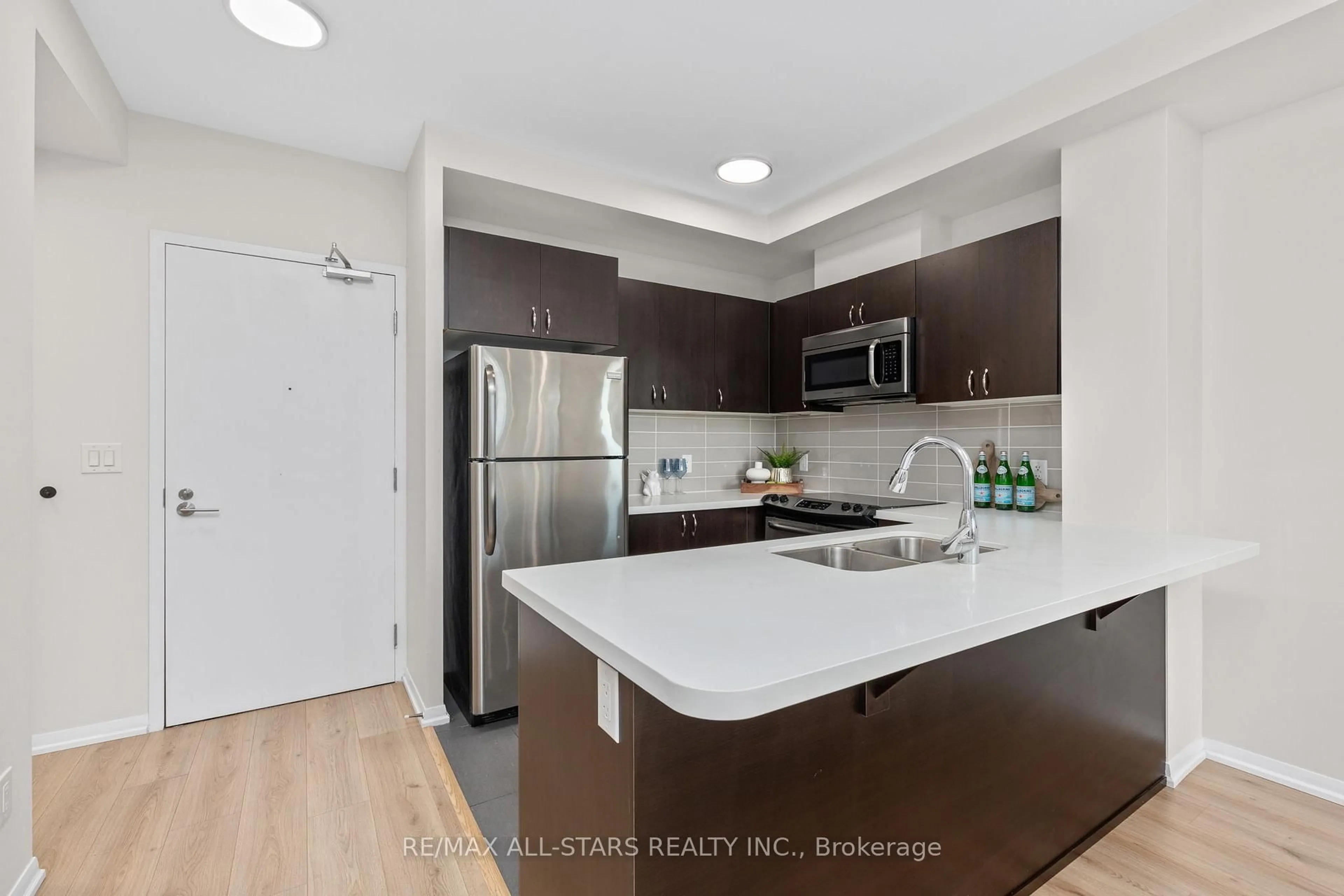 Standard kitchen, unknown for 540 Bur Oak Ave #713, Markham Ontario L6C 0C4