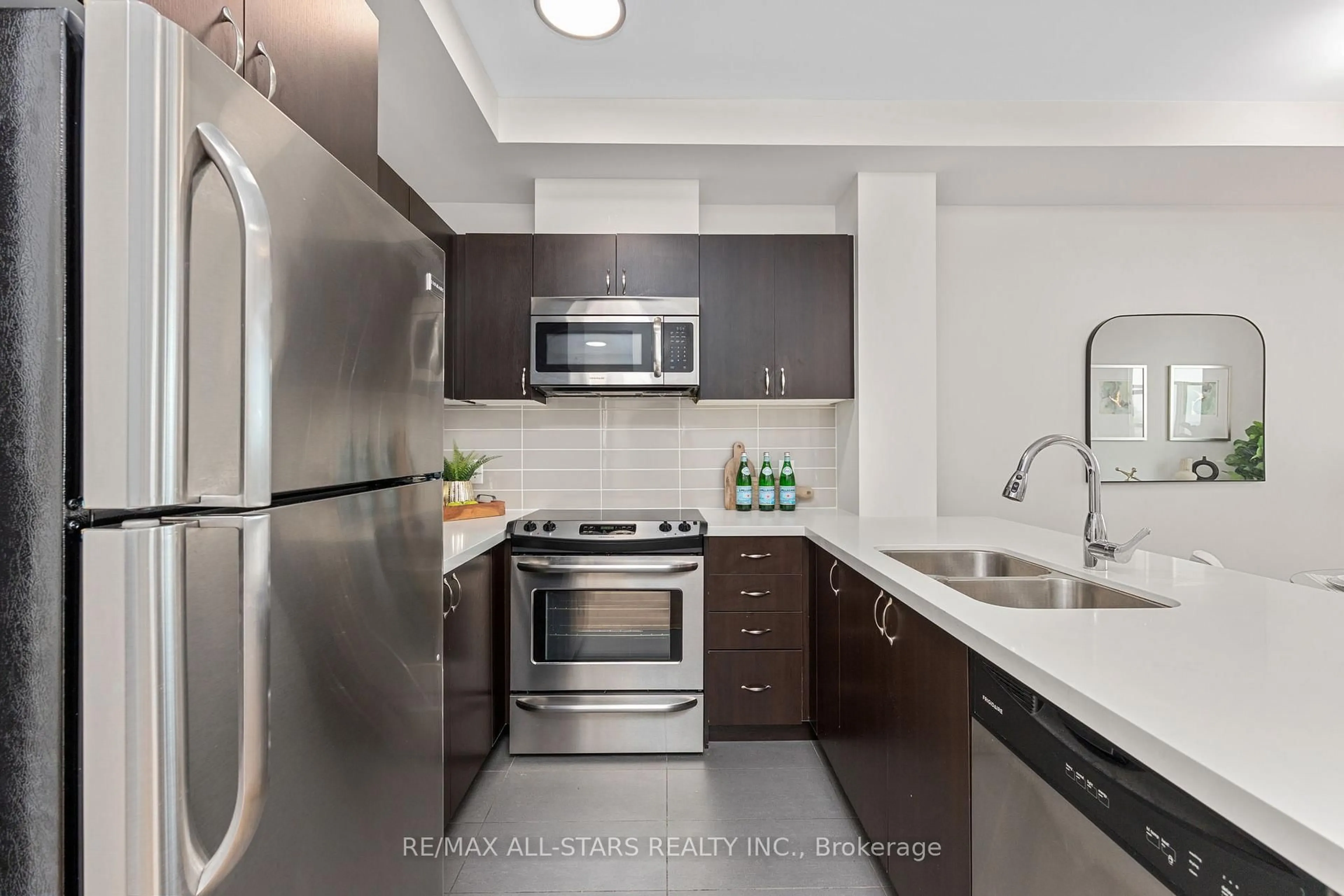 Standard kitchen, ceramic/tile floor for 540 Bur Oak Ave #713, Markham Ontario L6C 0C4