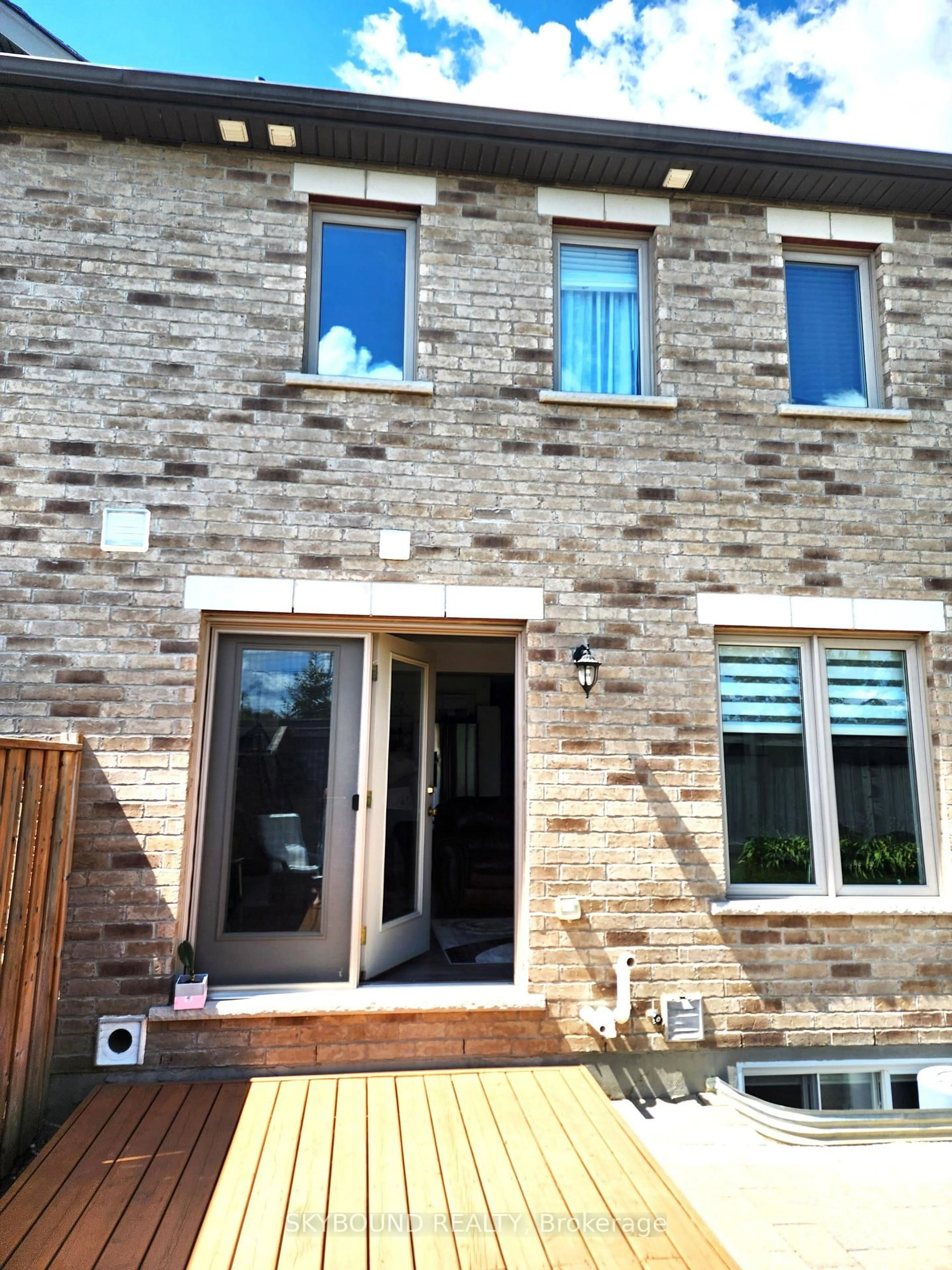 Home with brick exterior material, building for 199 Hutchinson Dr, New Tecumseth Ontario L9R 0P9