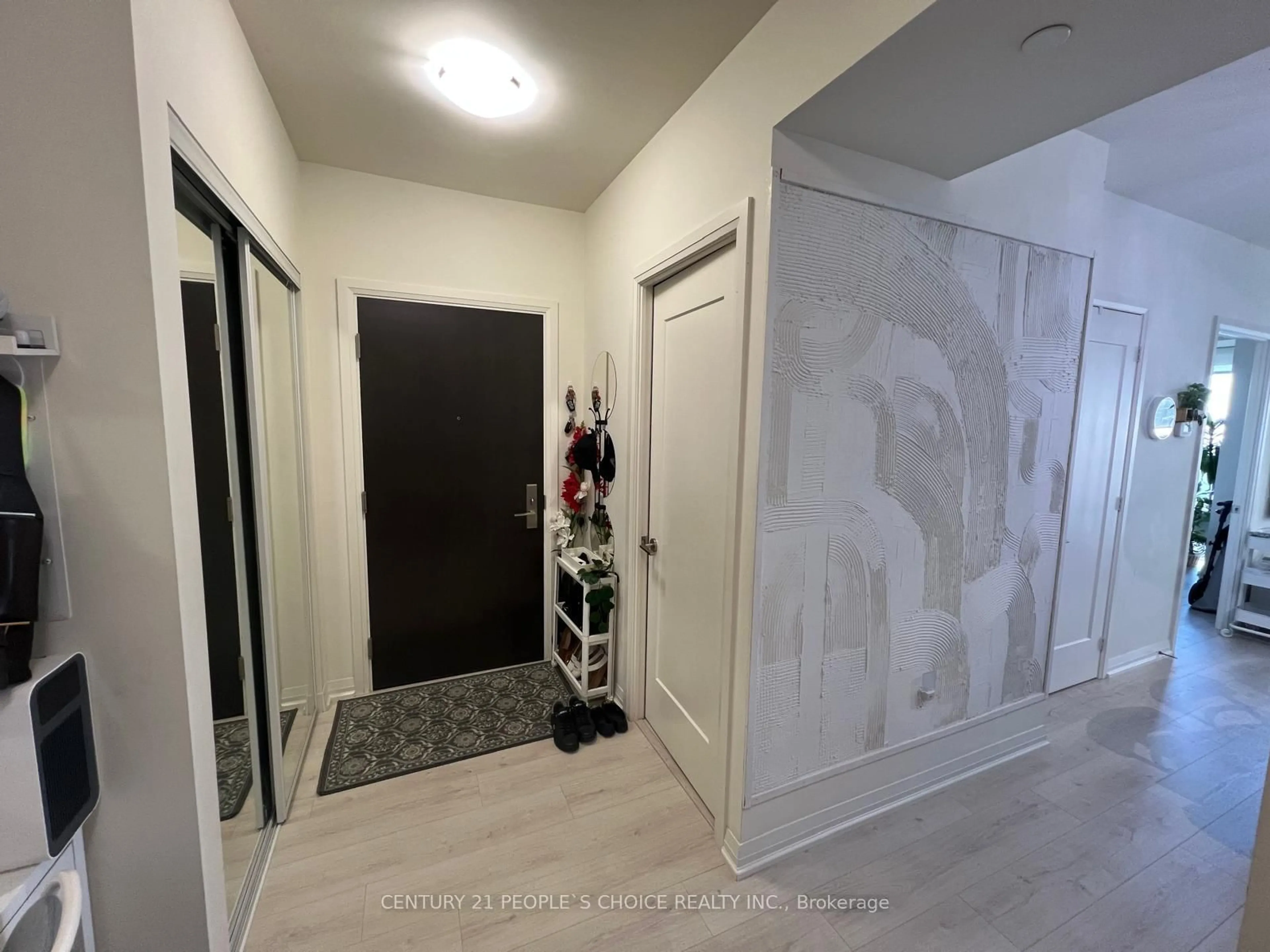 Indoor entryway for 9000 Jane St #925, Vaughan Ontario L4K 0M6