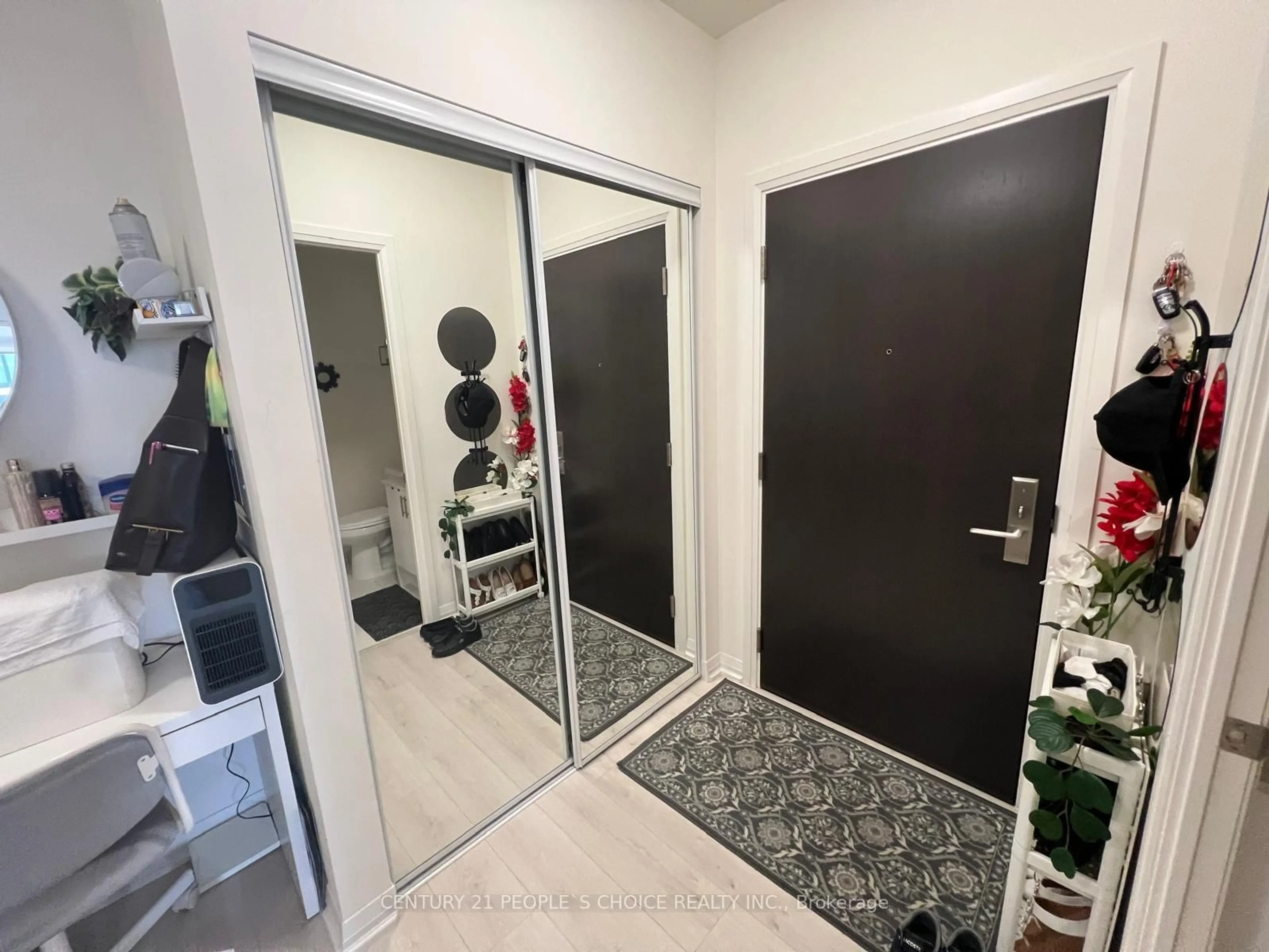 Indoor entryway for 9000 Jane St #925, Vaughan Ontario L4K 0M6