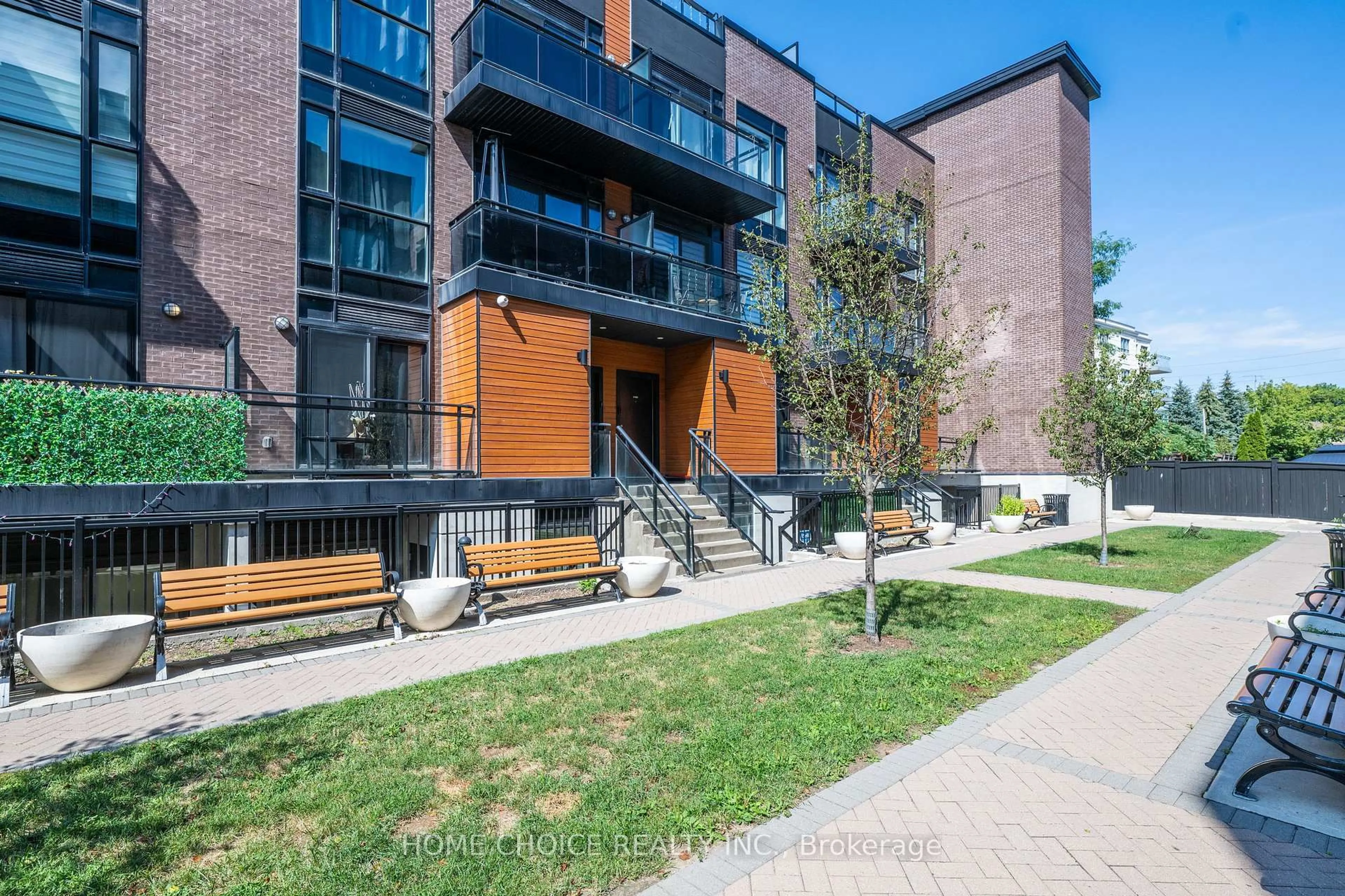 Patio, street for 5289 Highway 7 Highway #D704, Vaughan Ontario L4L 0J1