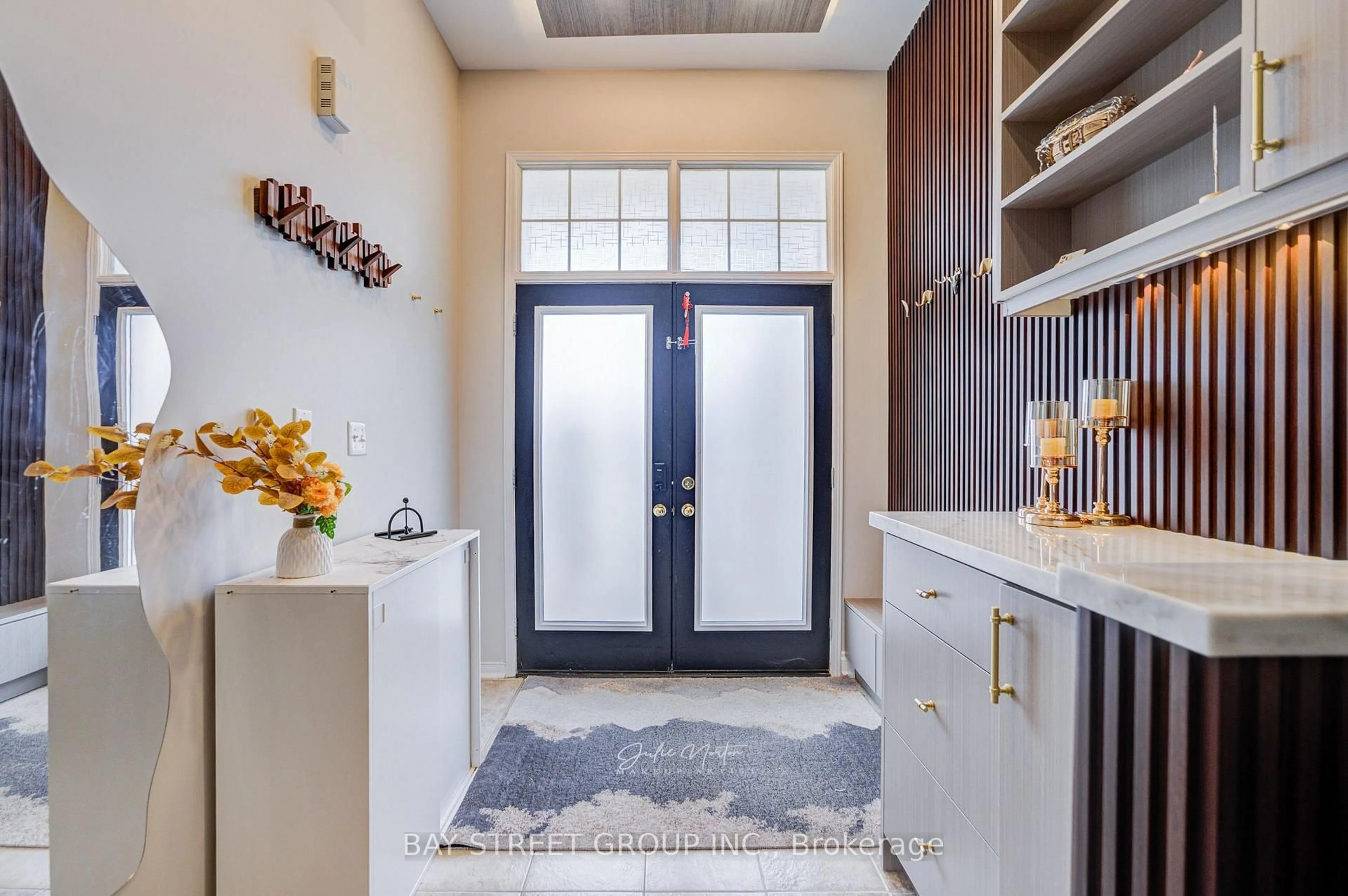Indoor entryway for 23 Horn St, Whitchurch-Stouffville Ontario L4A 0X9