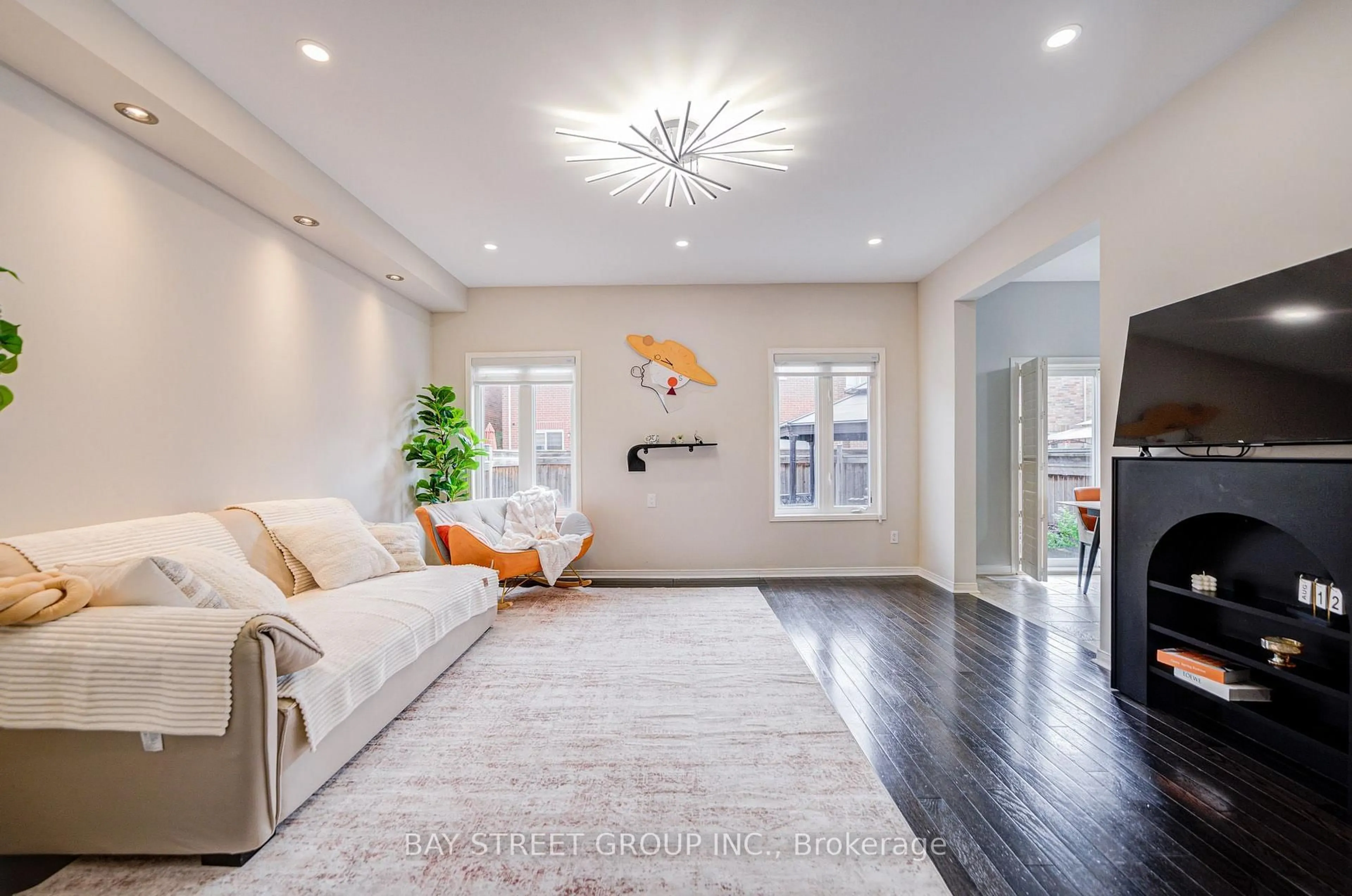 Living room with furniture, unknown for 23 Horn St, Whitchurch-Stouffville Ontario L4A 0X9