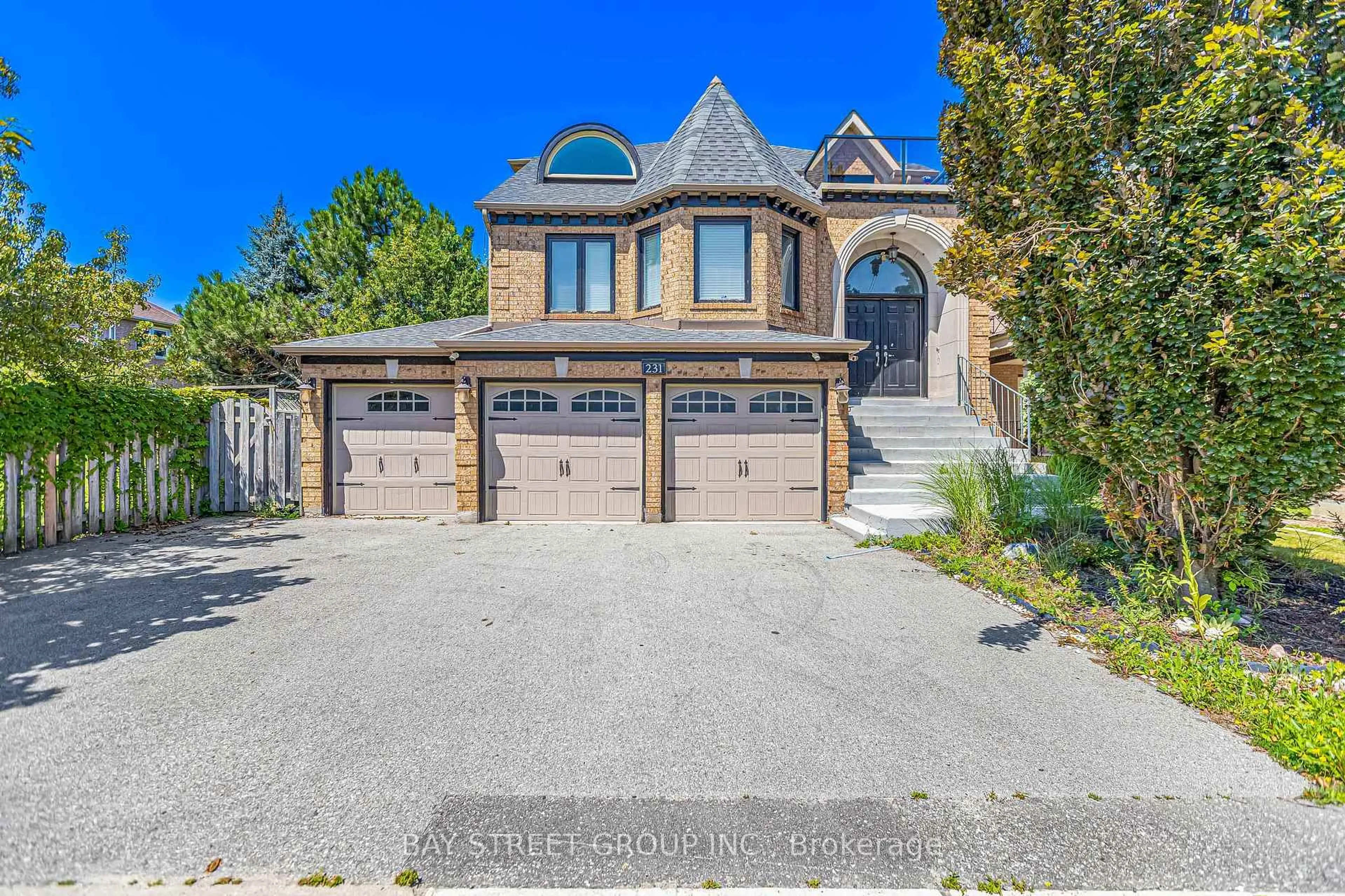 Home with brick exterior material, street for 231 Shaftsbury Ave, Richmond Hill Ontario L4C 0E8