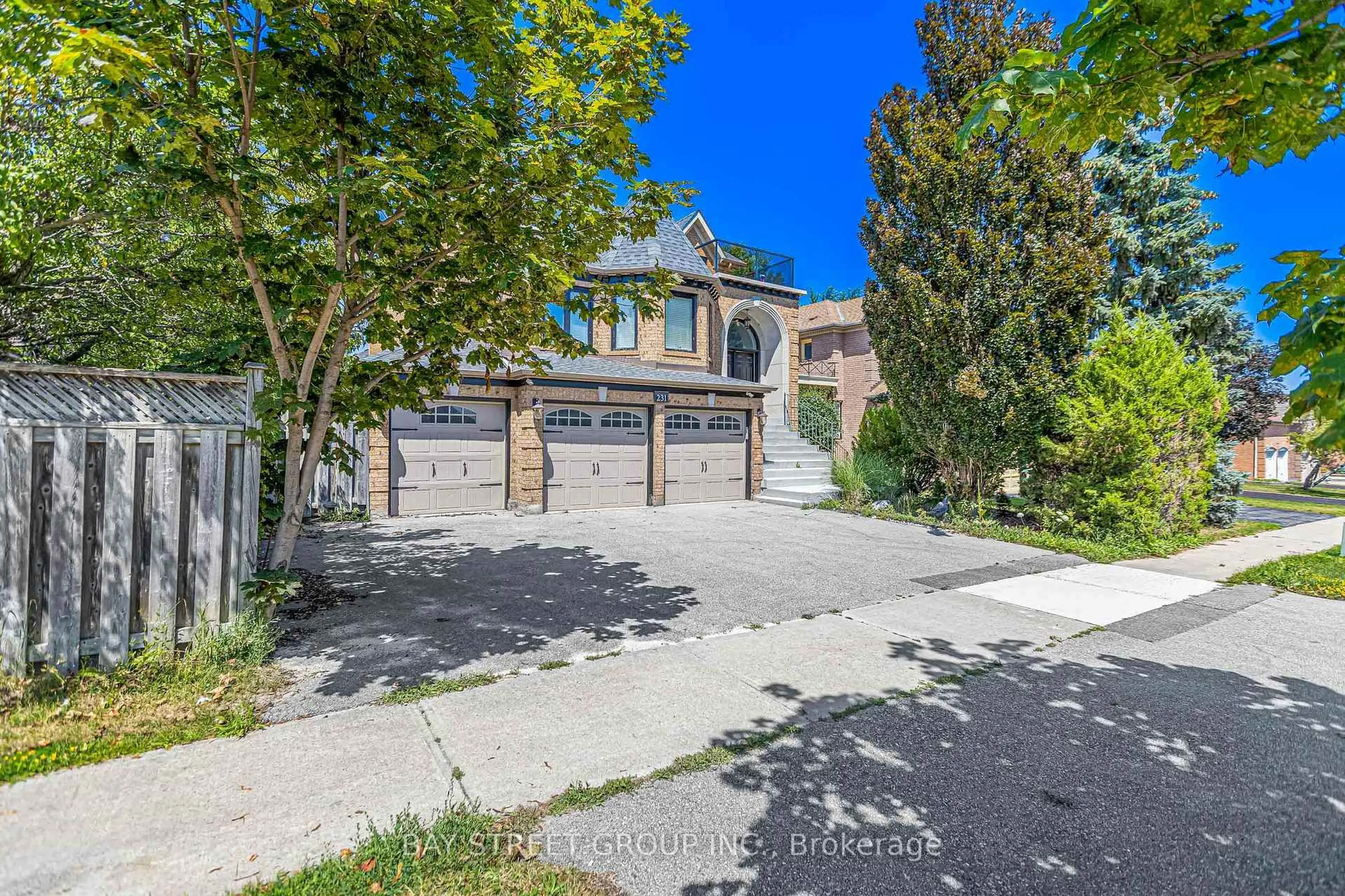 Unknown for 231 Shaftsbury Ave, Richmond Hill Ontario L4C 0E8