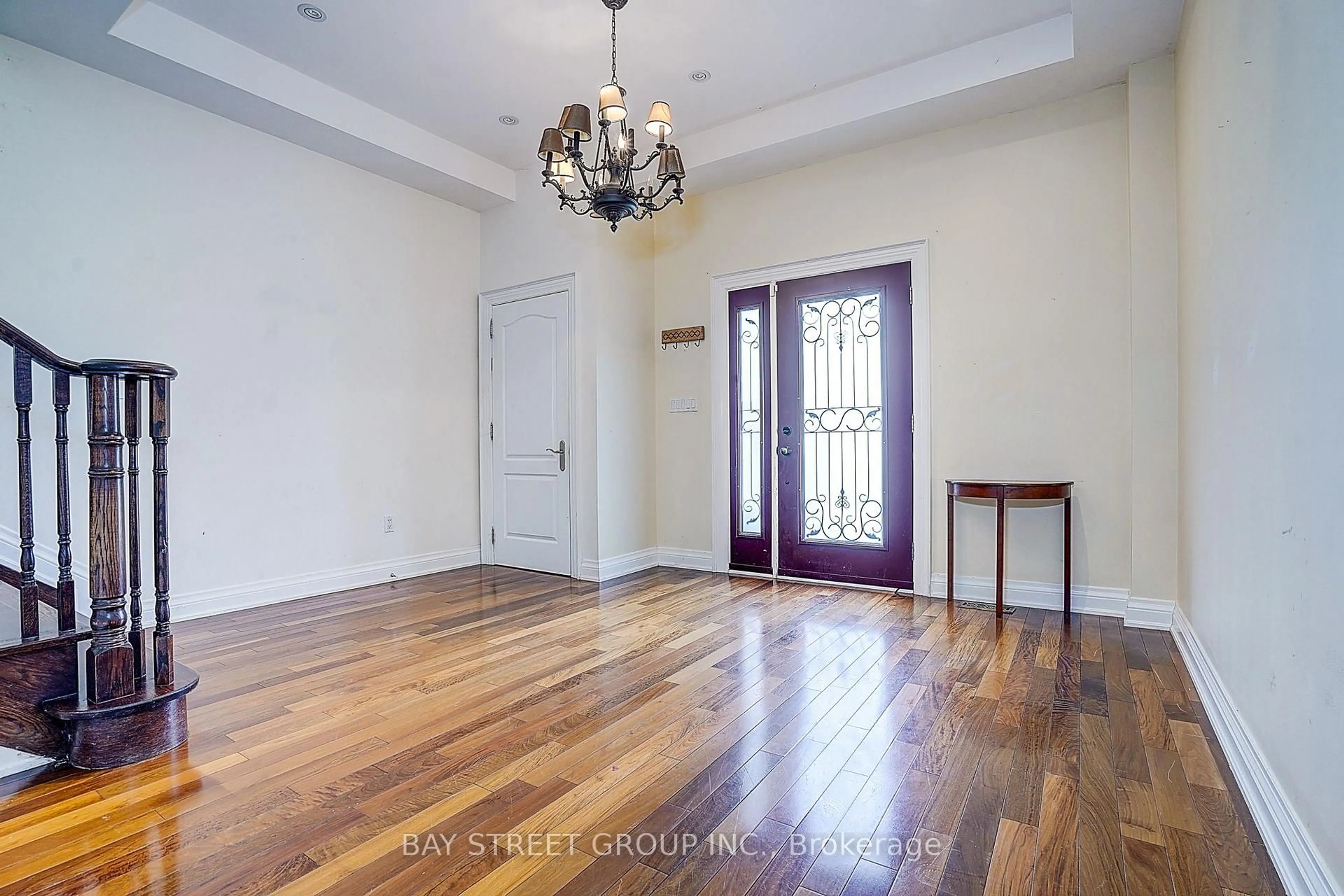 Indoor entryway for 103 Lake Ave, Richmond Hill Ontario L4E 3G5
