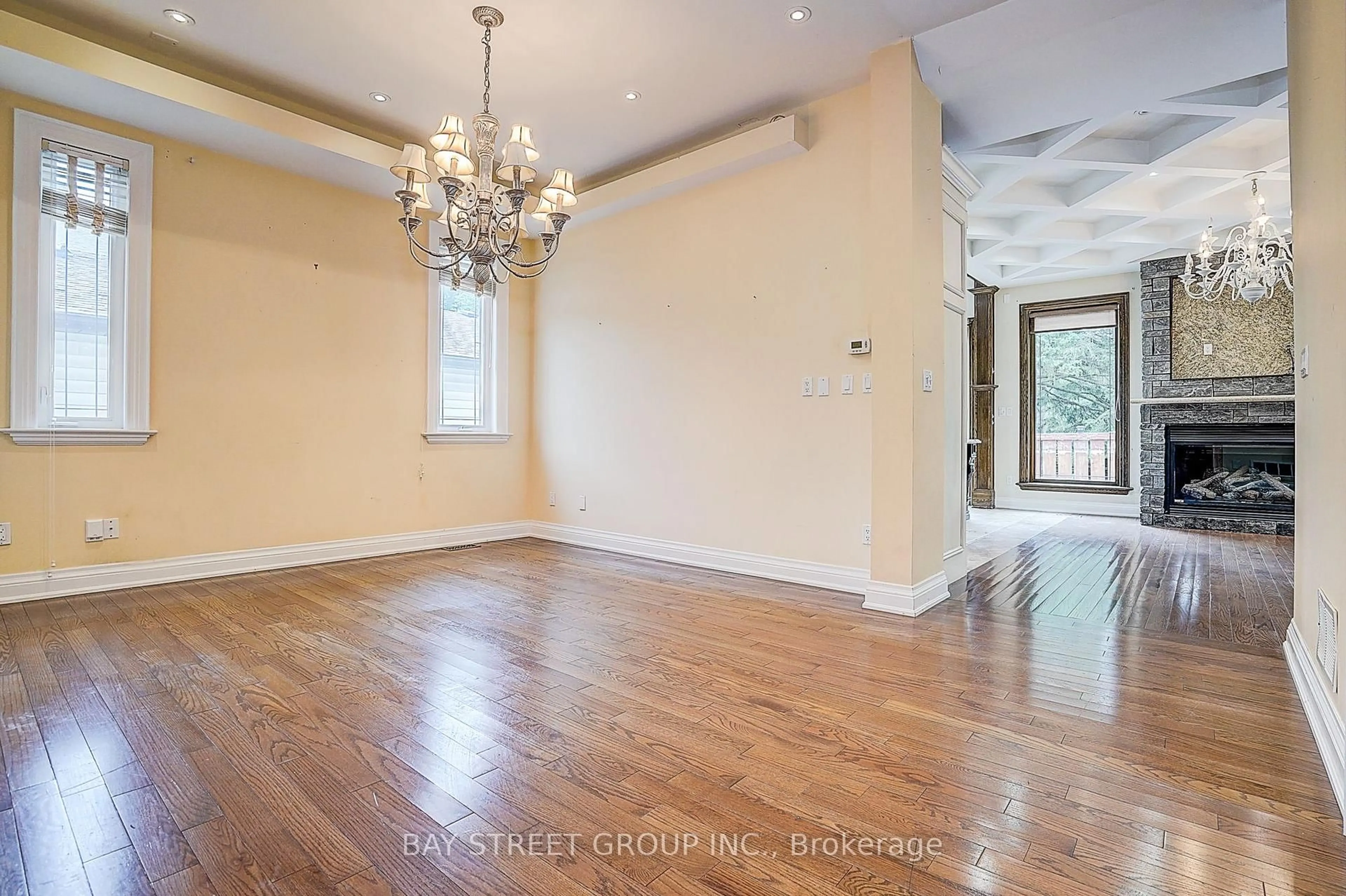 Unknown for 103 Lake Ave, Richmond Hill Ontario L4E 3G5