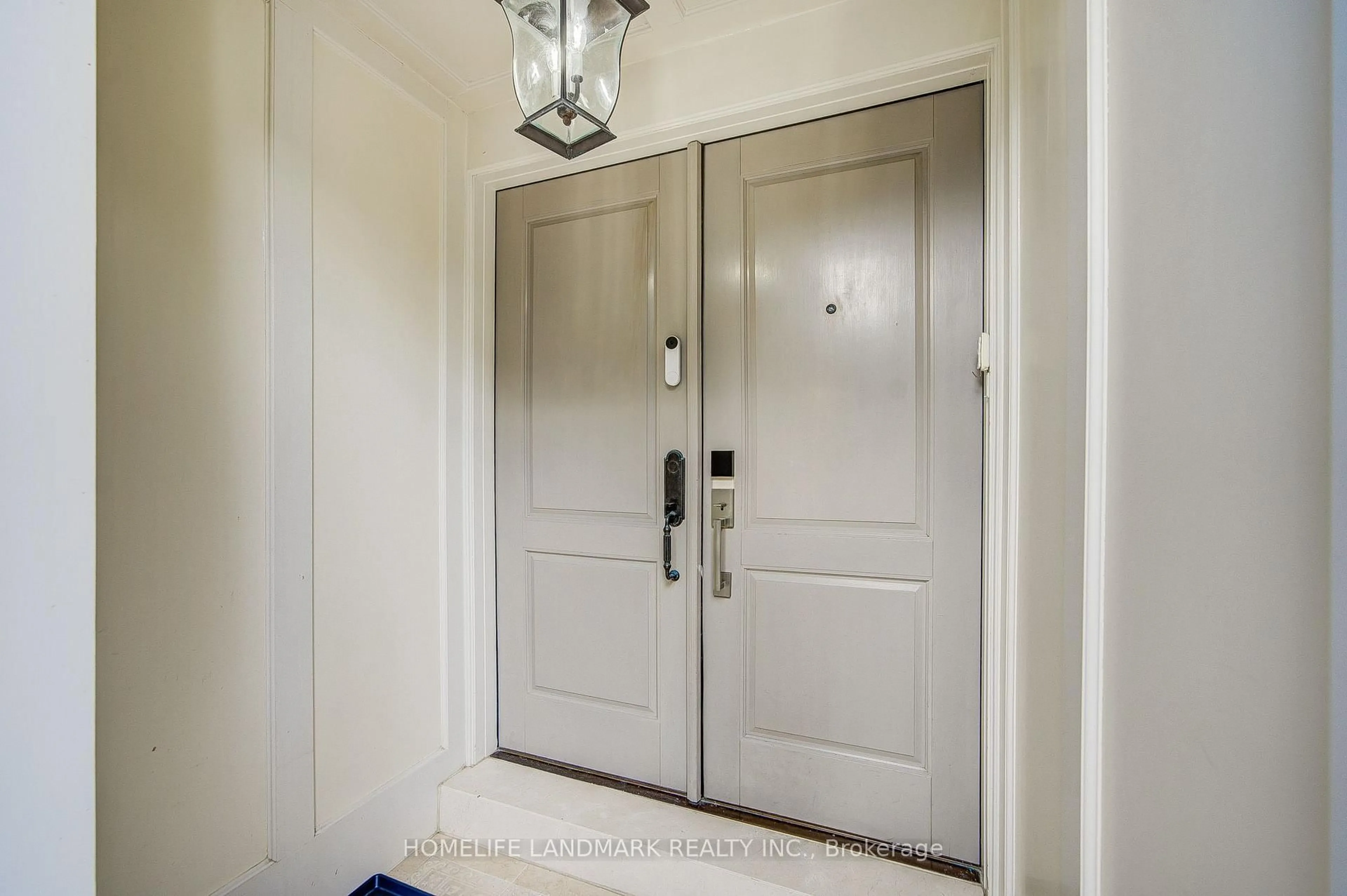 Indoor entryway for 37 Maimonides Crt, Vaughan Ontario L4J 4X8