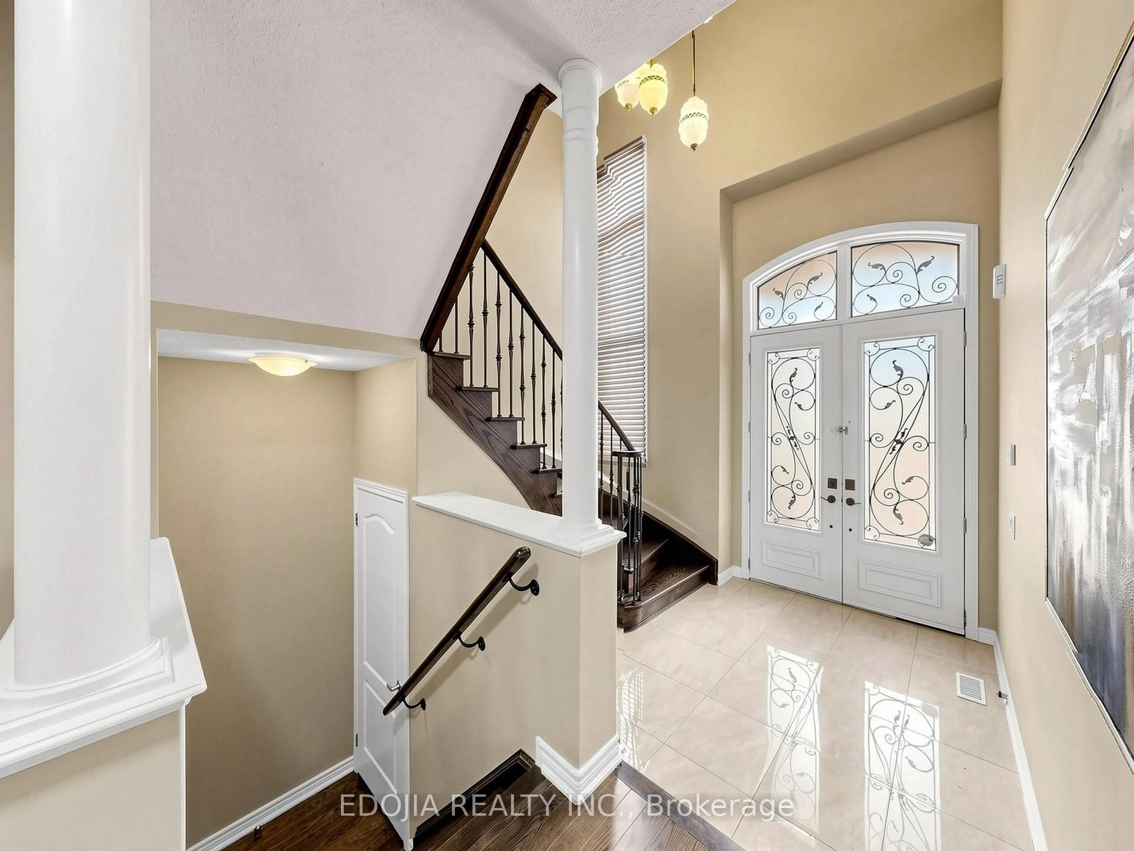 Indoor entryway for 88 Sweet Anna Crt, Vaughan Ontario L6A 4E4