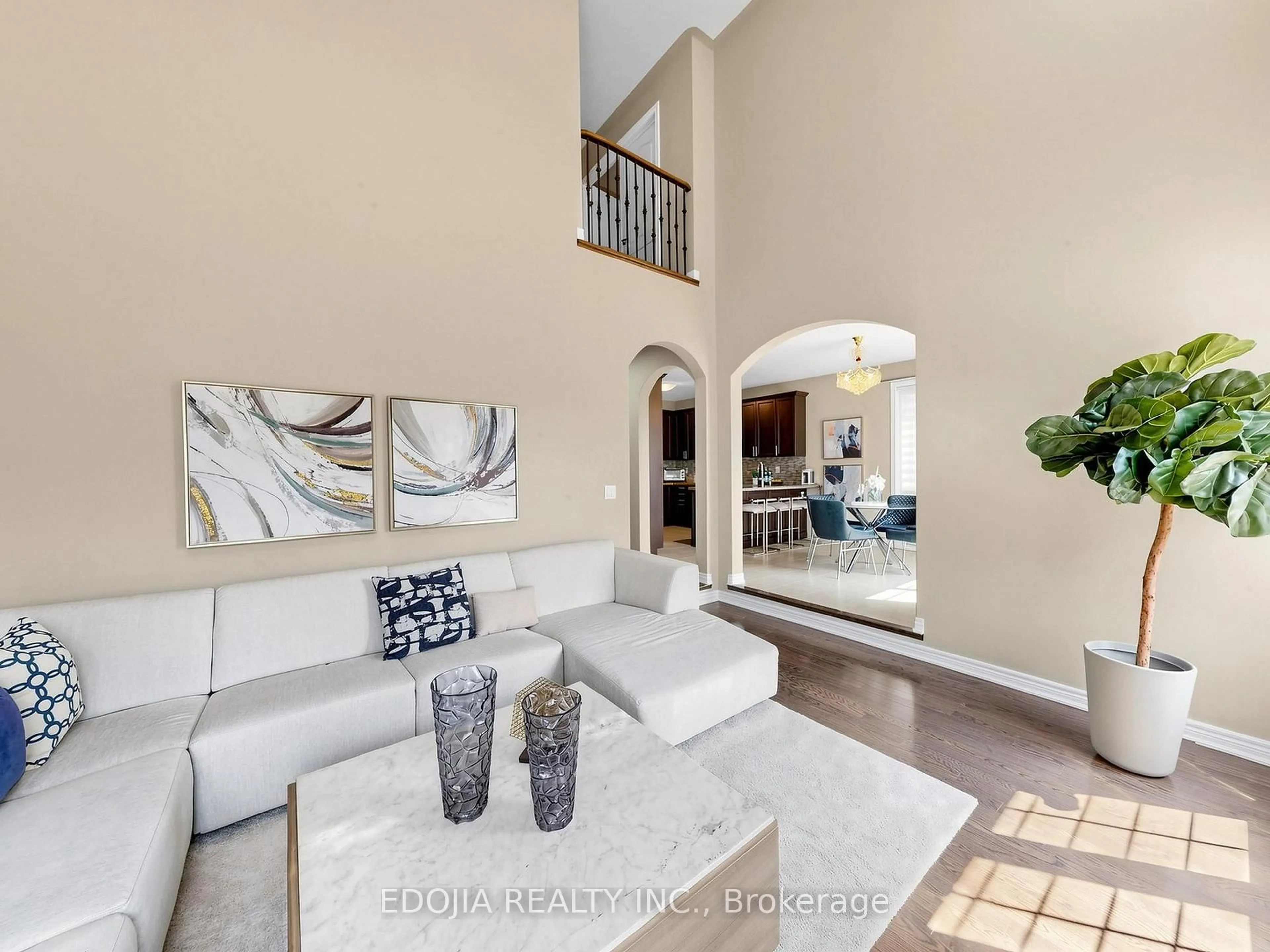 Living room with furniture, ceramic/tile floor for 88 Sweet Anna Crt, Vaughan Ontario L6A 4E4