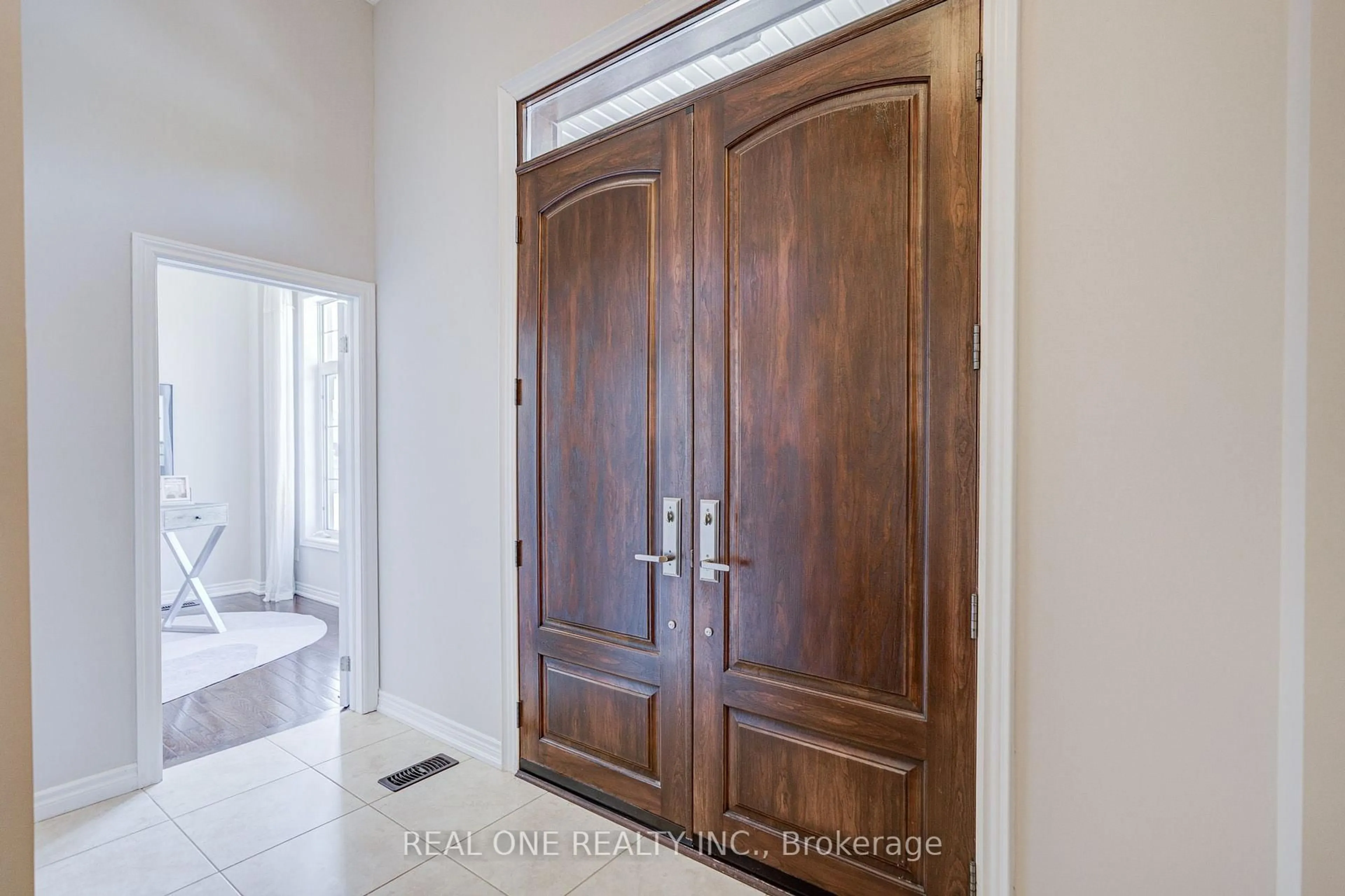 Indoor entryway for 66 Wozniak Cres, Markham Ontario L6E 0L4