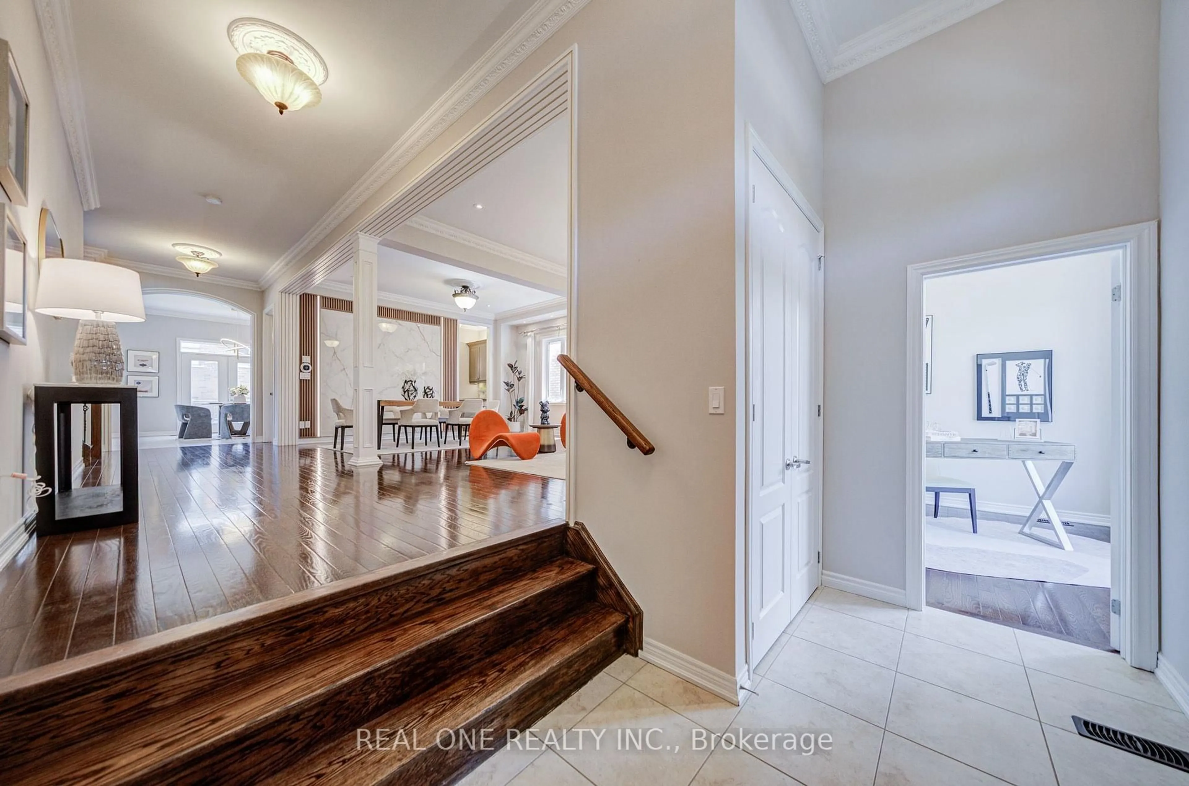 Indoor entryway for 66 Wozniak Cres, Markham Ontario L6E 0L4