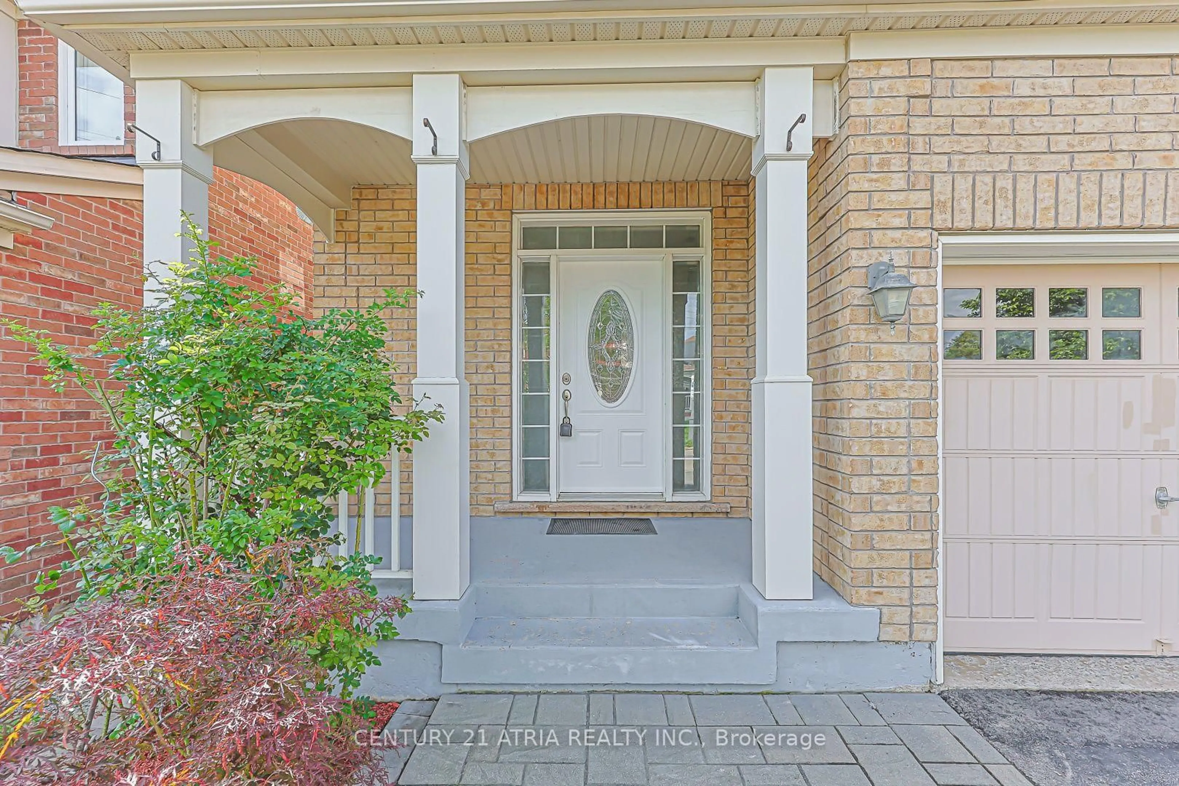 Indoor entryway for 338 Carlissa Run, Newmarket Ontario L3X 3J9