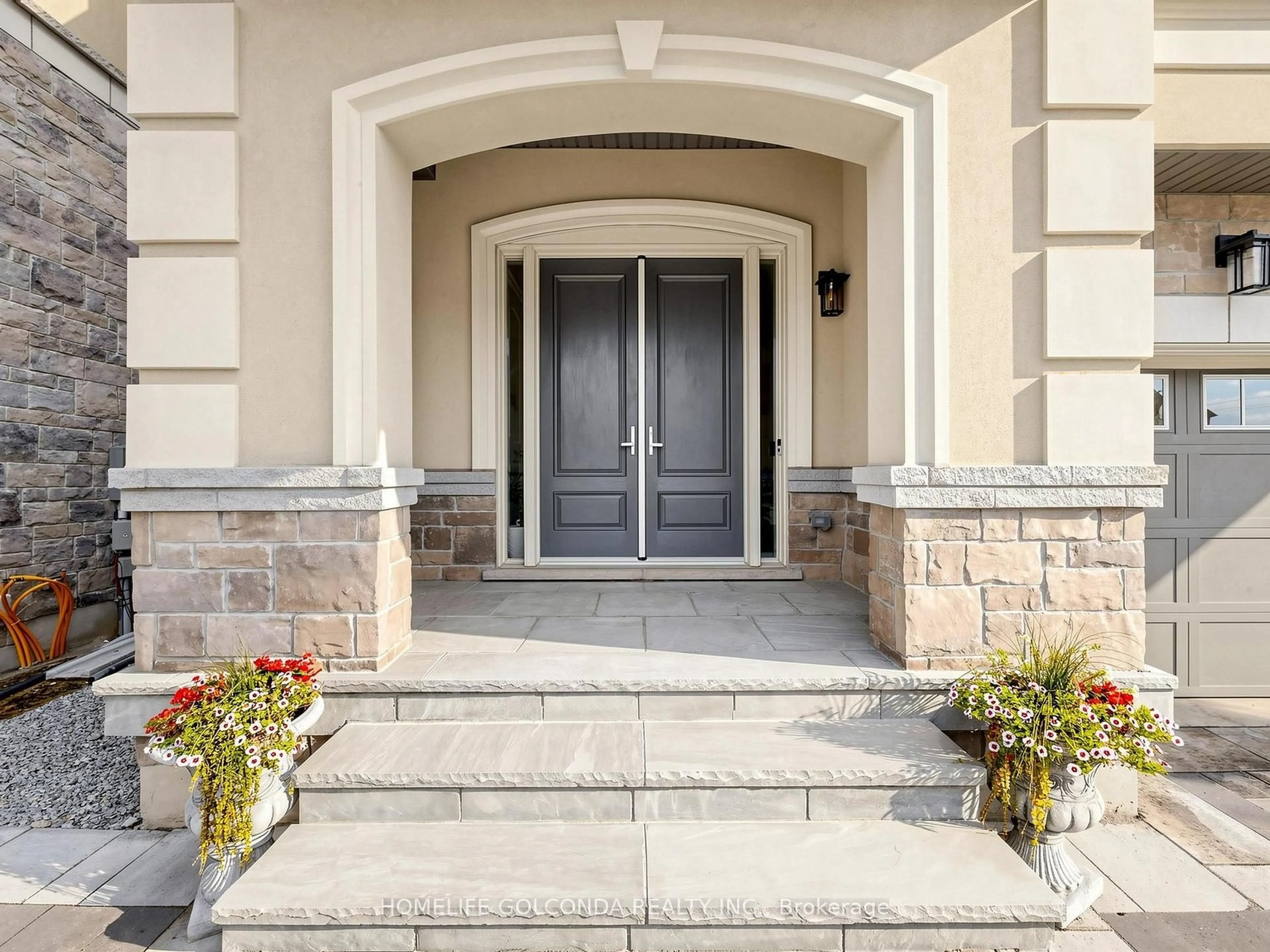 Indoor entryway for 73 Menotti Dr, Richmond Hill Ontario L4E 1G7