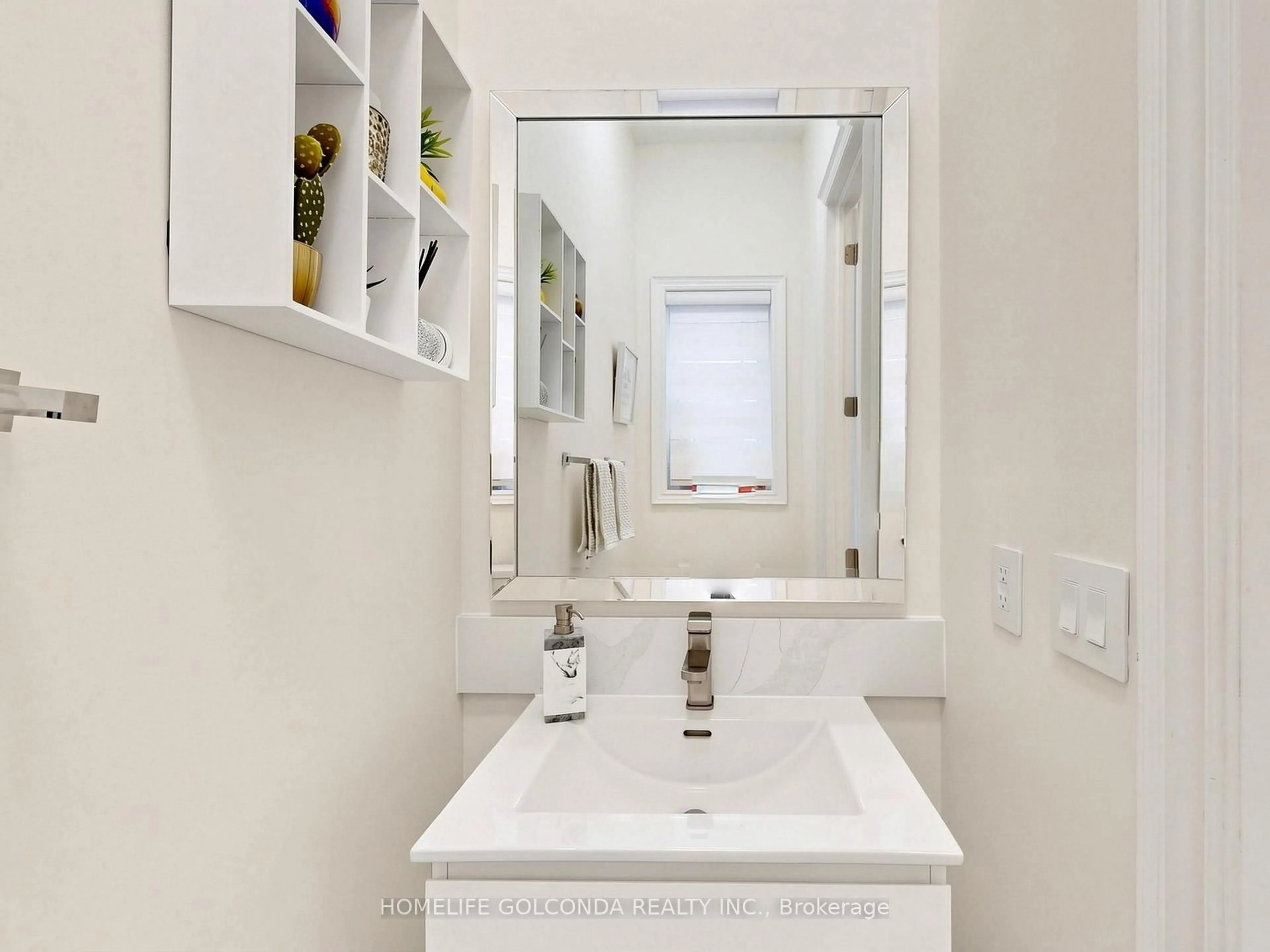 Contemporary bathroom, ceramic/tile floor for 73 Menotti Dr, Richmond Hill Ontario L4E 1G7