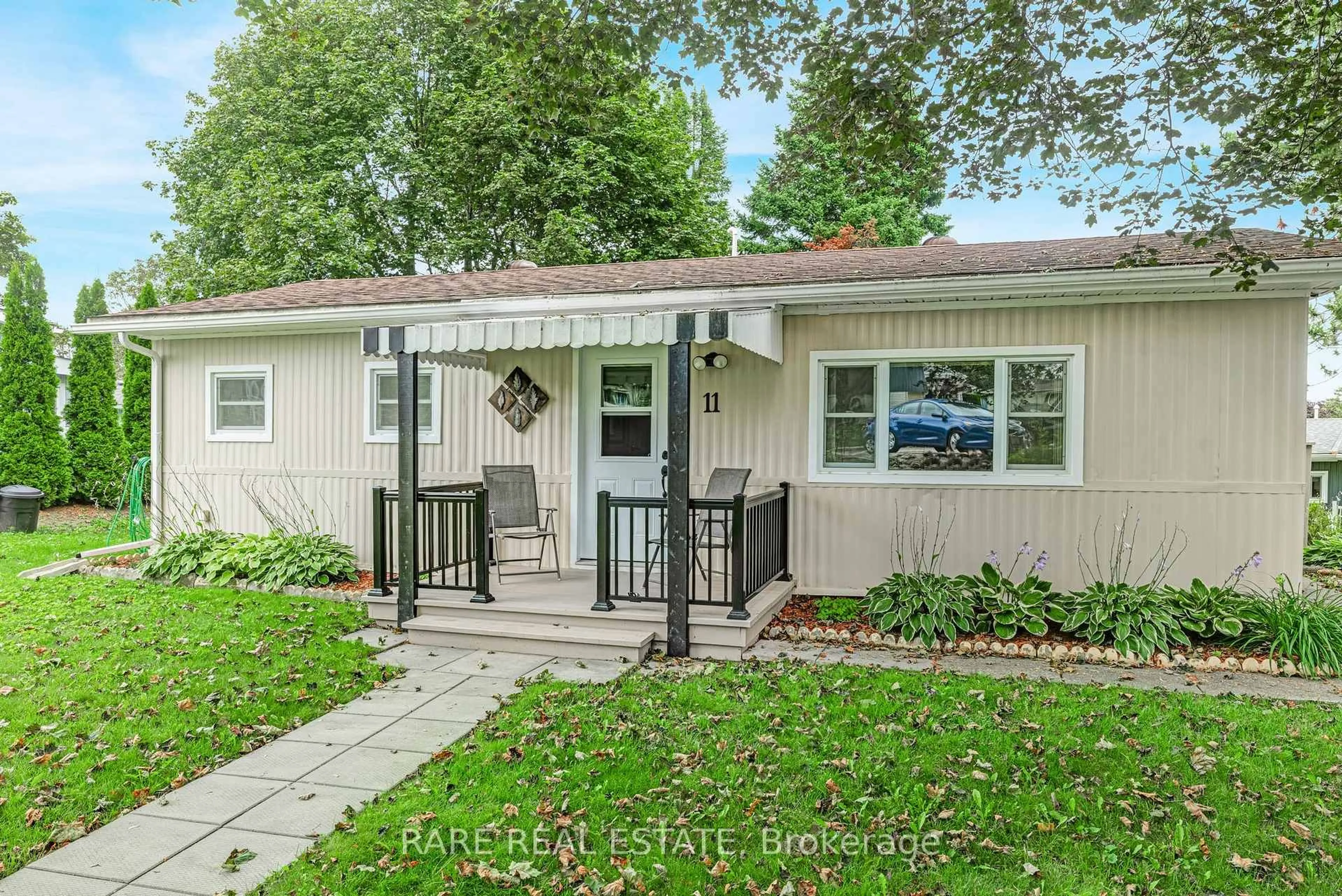 Home with vinyl exterior material, street for 11 Hawthorne Dr, Innisfil Ontario L9S 1P7