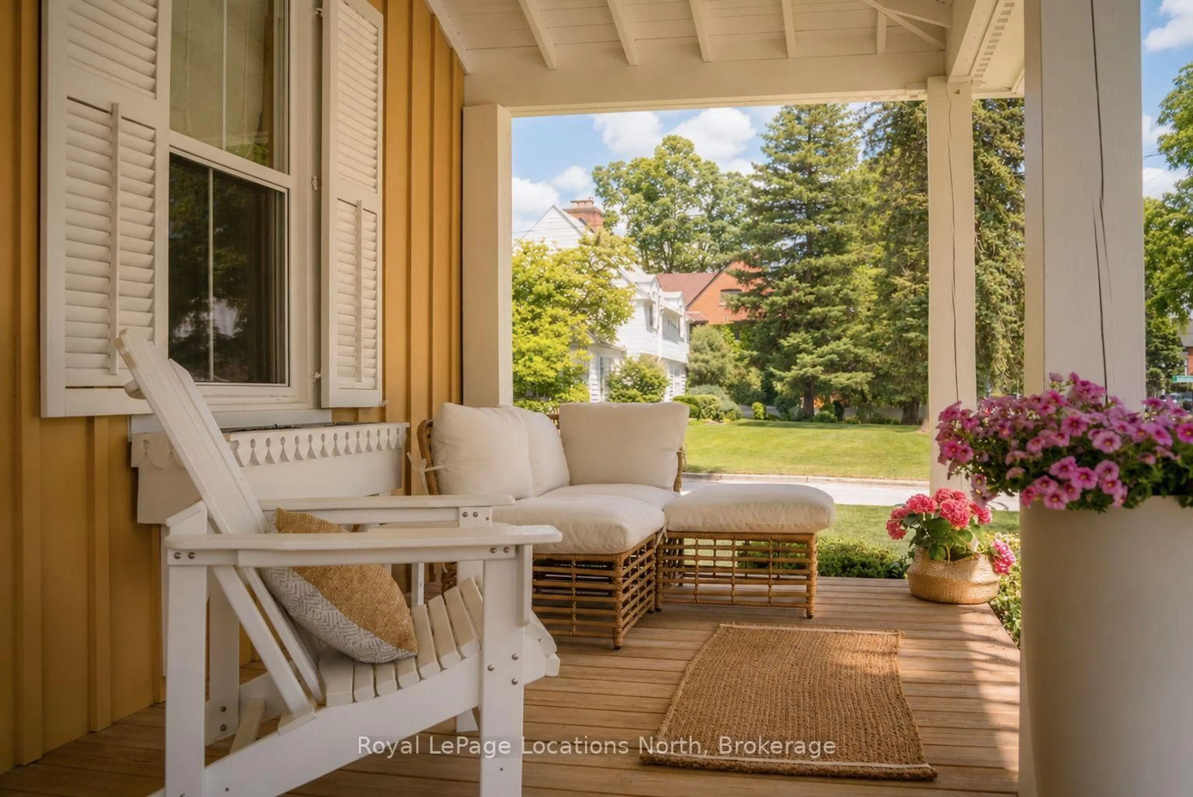 Patio, unknown for 90 Nelson St, New Tecumseth Ontario L9R 1H1