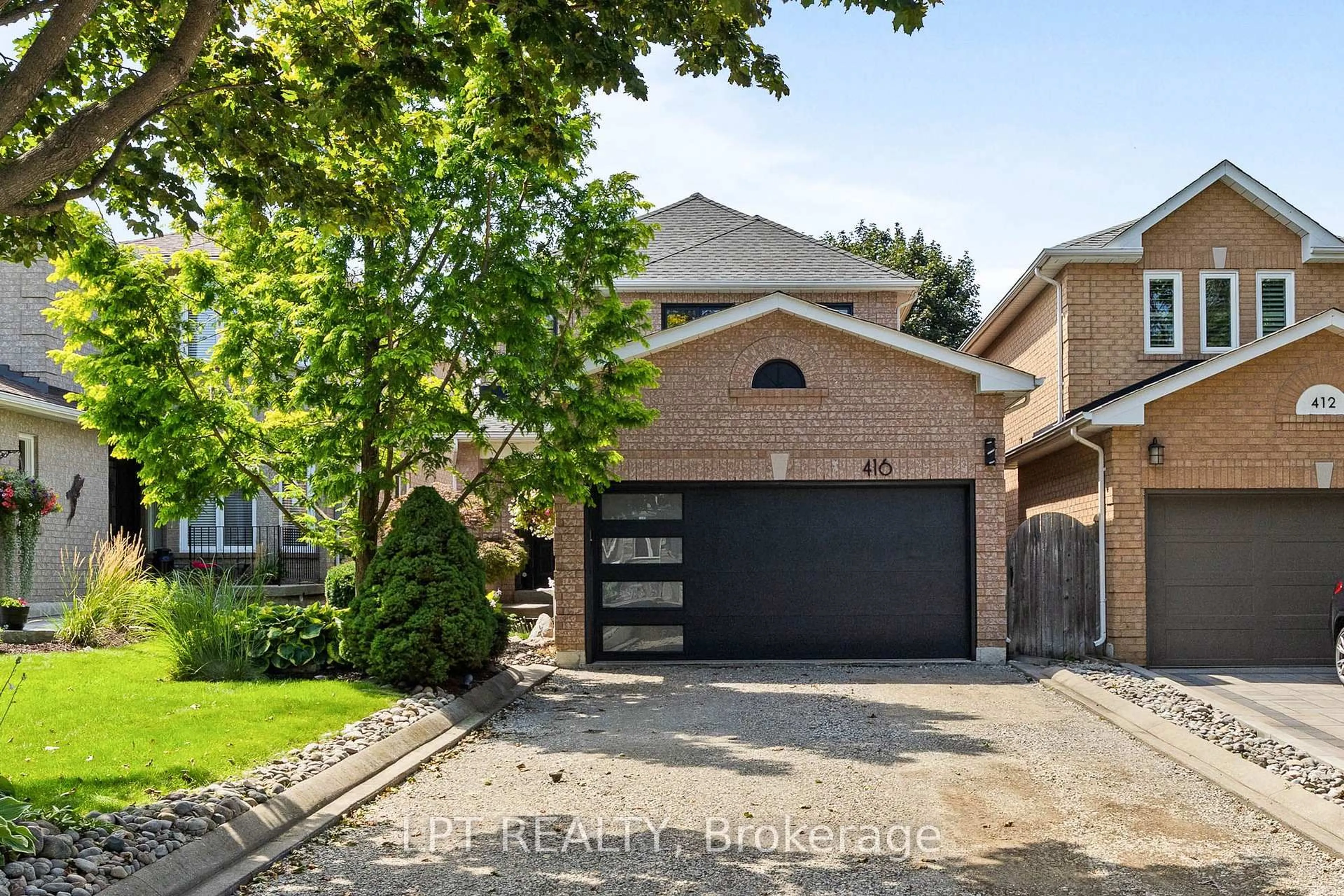Home with brick exterior material, street for 416 Flanagan Crt, Newmarket Ontario L3X 2E9