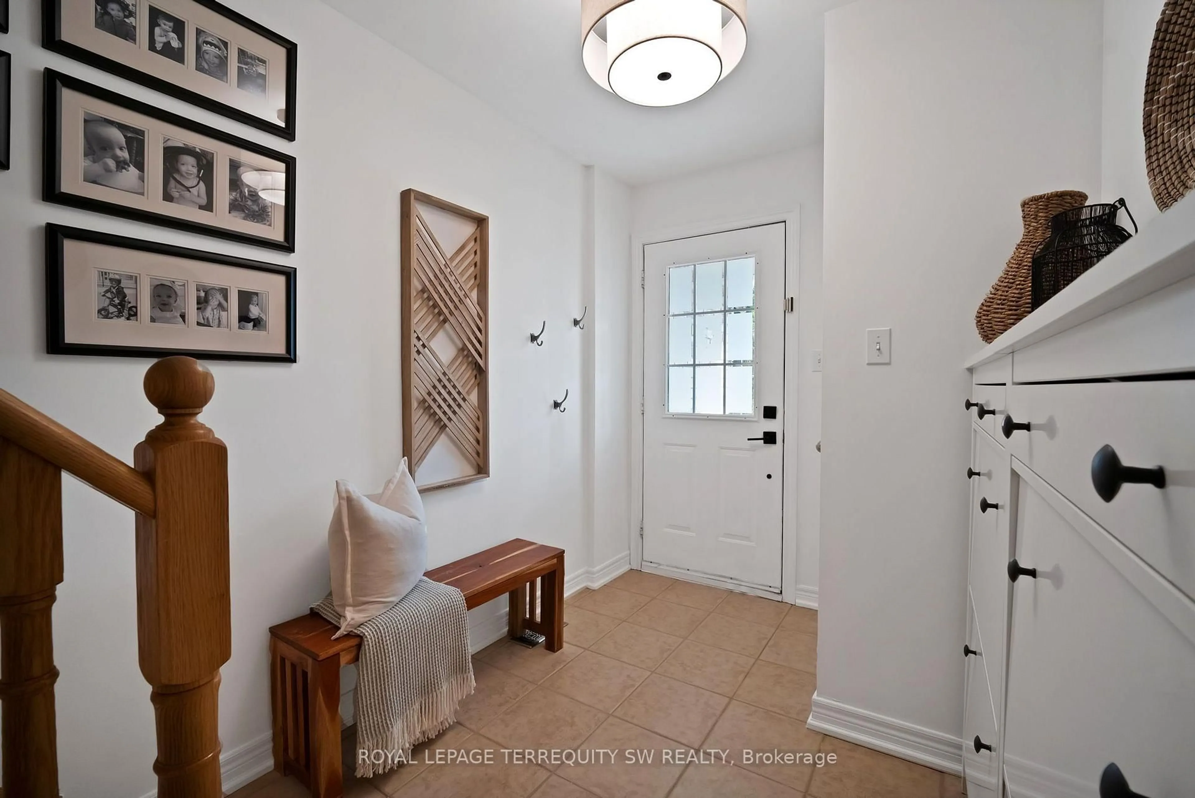 Indoor entryway for 52 Goode St, Richmond Hill Ontario L4S 2S2