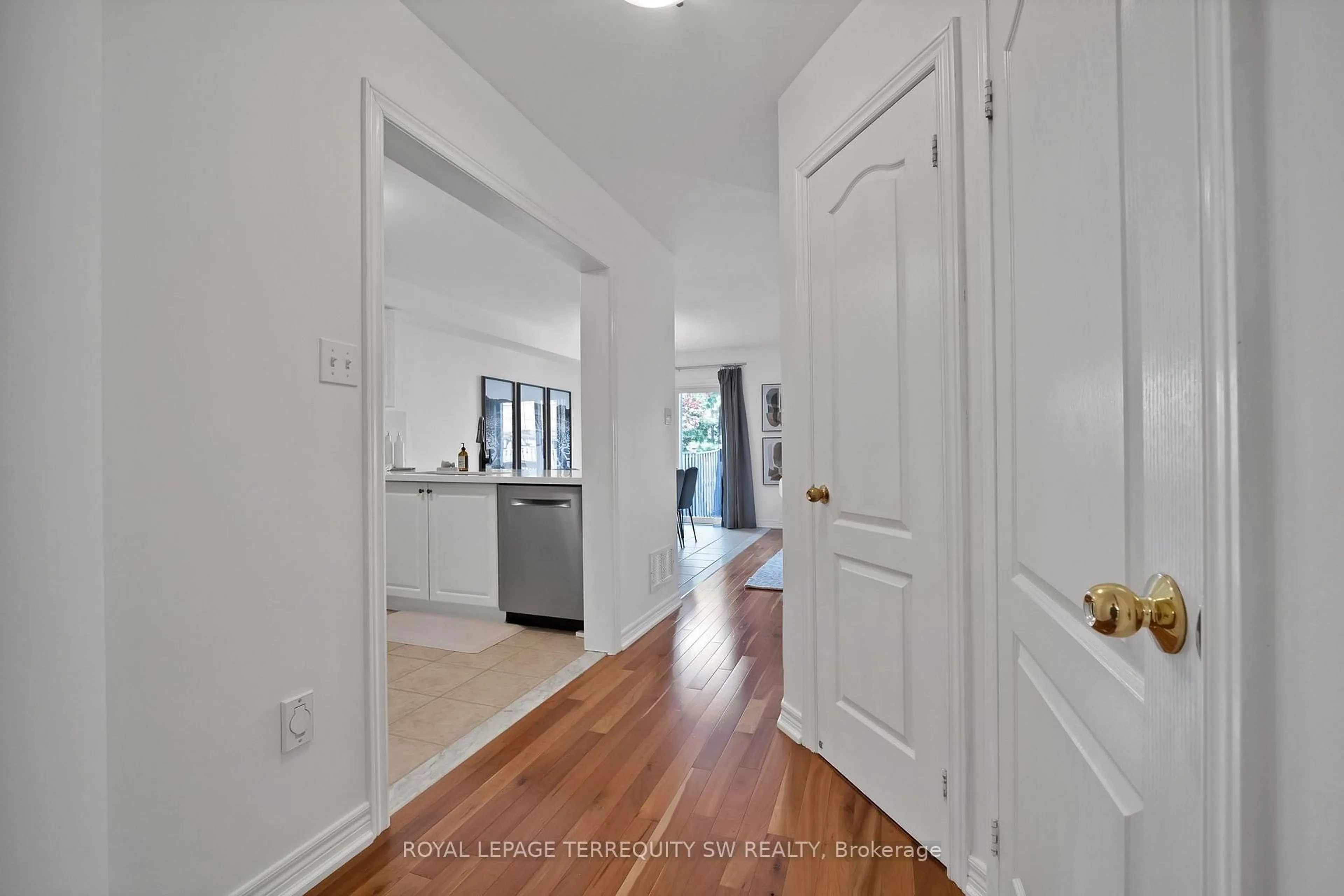 Indoor entryway for 52 Goode St, Richmond Hill Ontario L4S 2S2