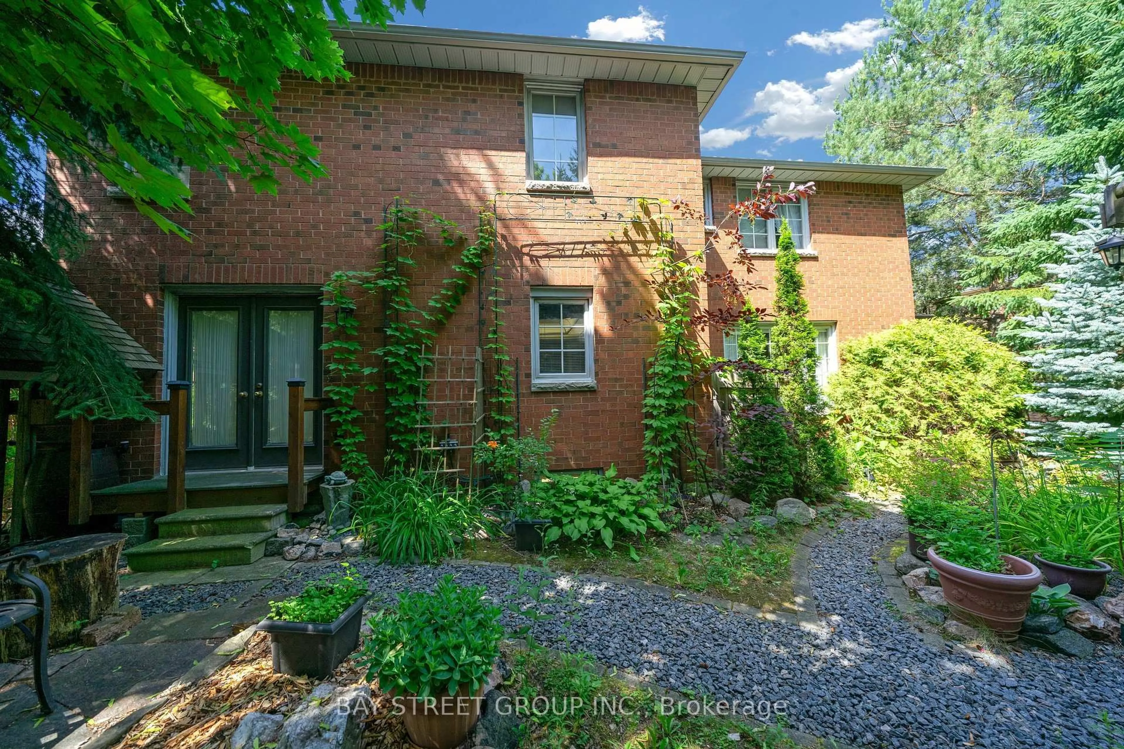 Home with brick exterior material, street for 53 Strathearn Ave, Richmond Hill Ontario L4B 2Y9