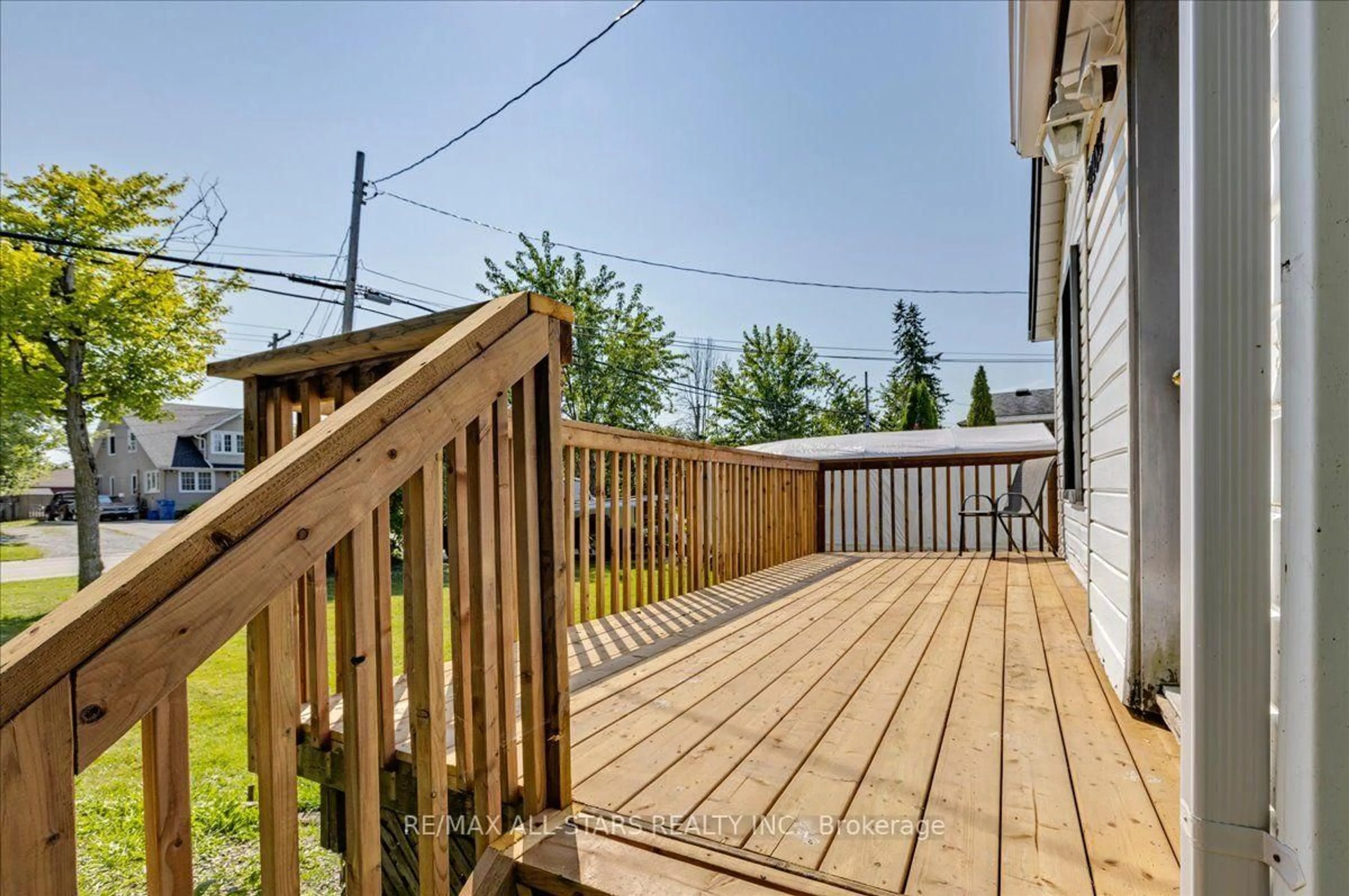 Patio, street for 27182 Woodbine Ave, Georgina Ontario L4P 3E9